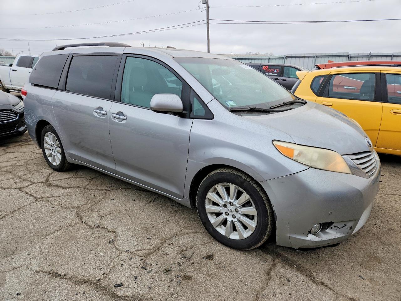 2012 Toyota Sienna Silver vin: 5TDDK3DC2CS043032