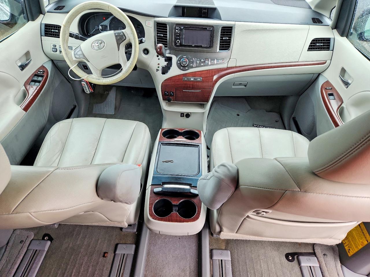 2012 Toyota Sienna Серый vin: 5TDDK3DC2CS044357