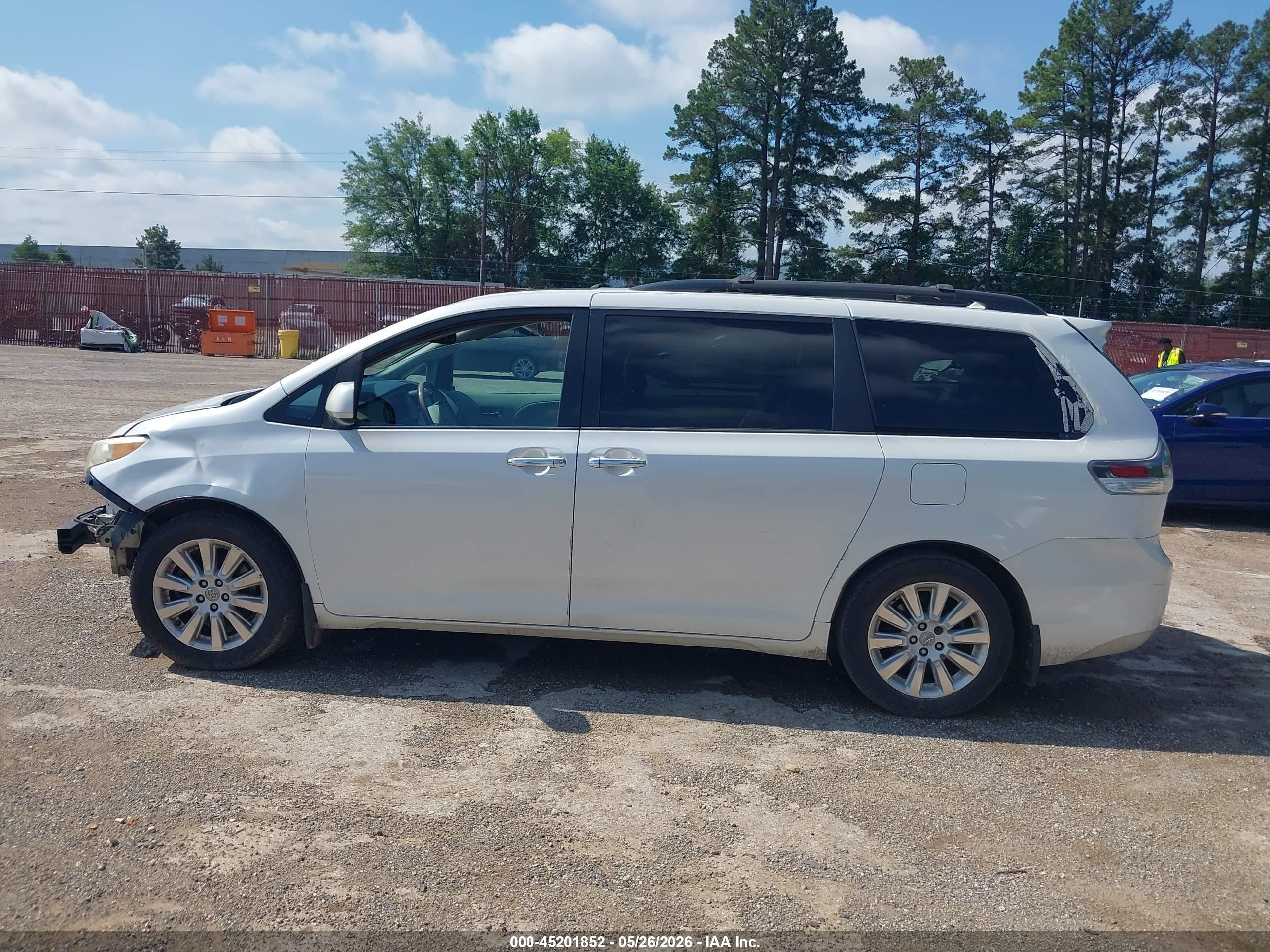 2012 Toyota Sienna Limited 7 Passenger Белый vin: 5TDDK3DC2CS044469