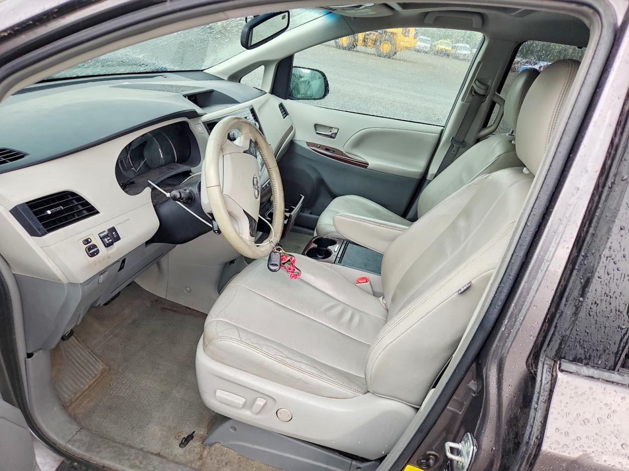 2012 Toyota Sienna Xle 7-passenger Серый vin: 5TDDK3DC2CS046223