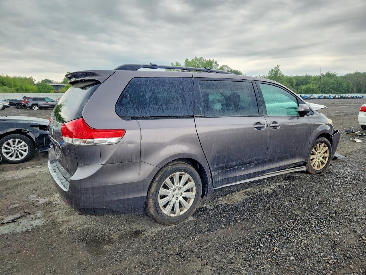 2012 Toyota Sienna Xle 7-passenger Серый vin: 5TDDK3DC2CS046223