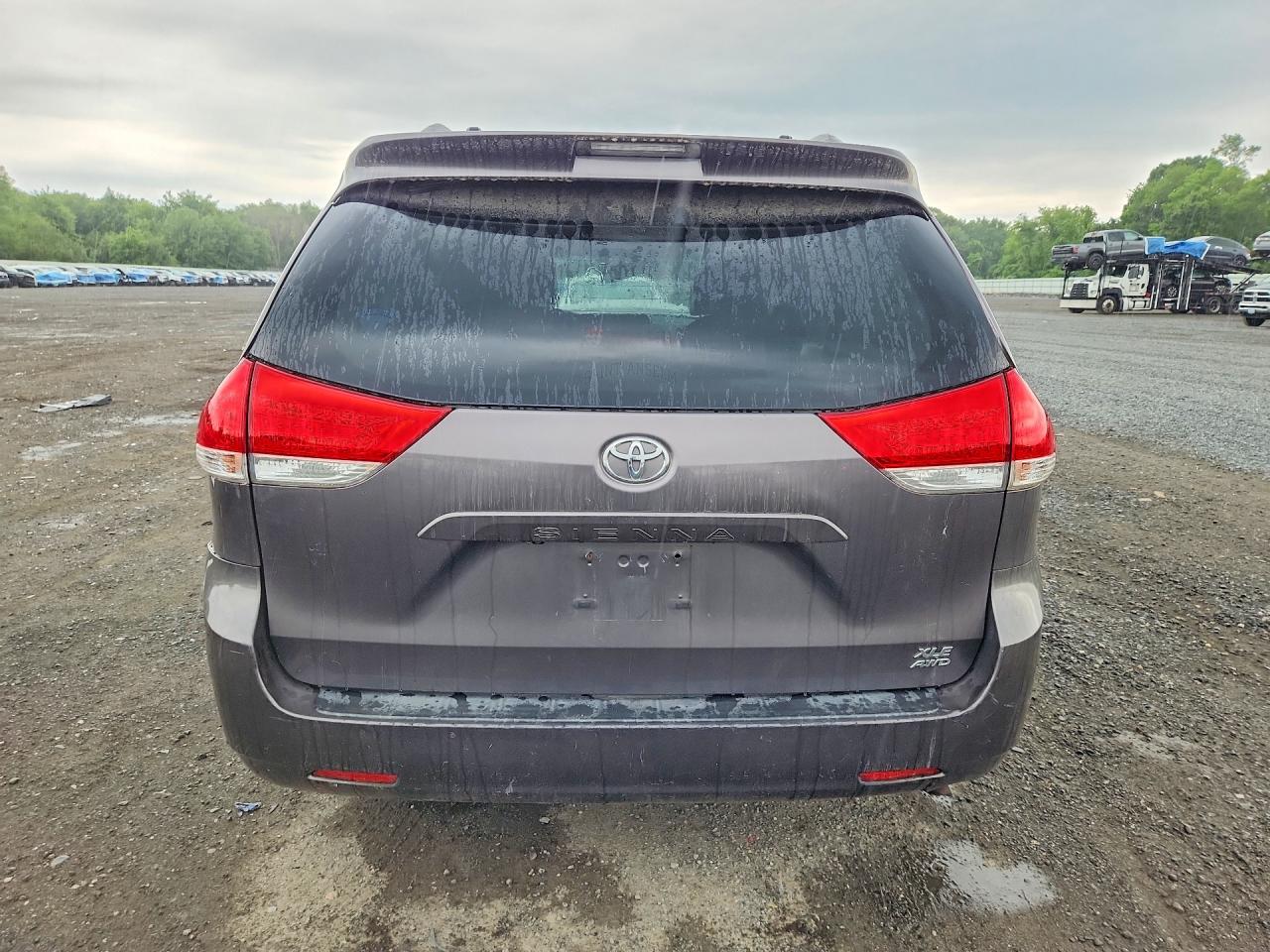 2012 Toyota Sienna Xle 7-passenger Серый vin: 5TDDK3DC2CS046223