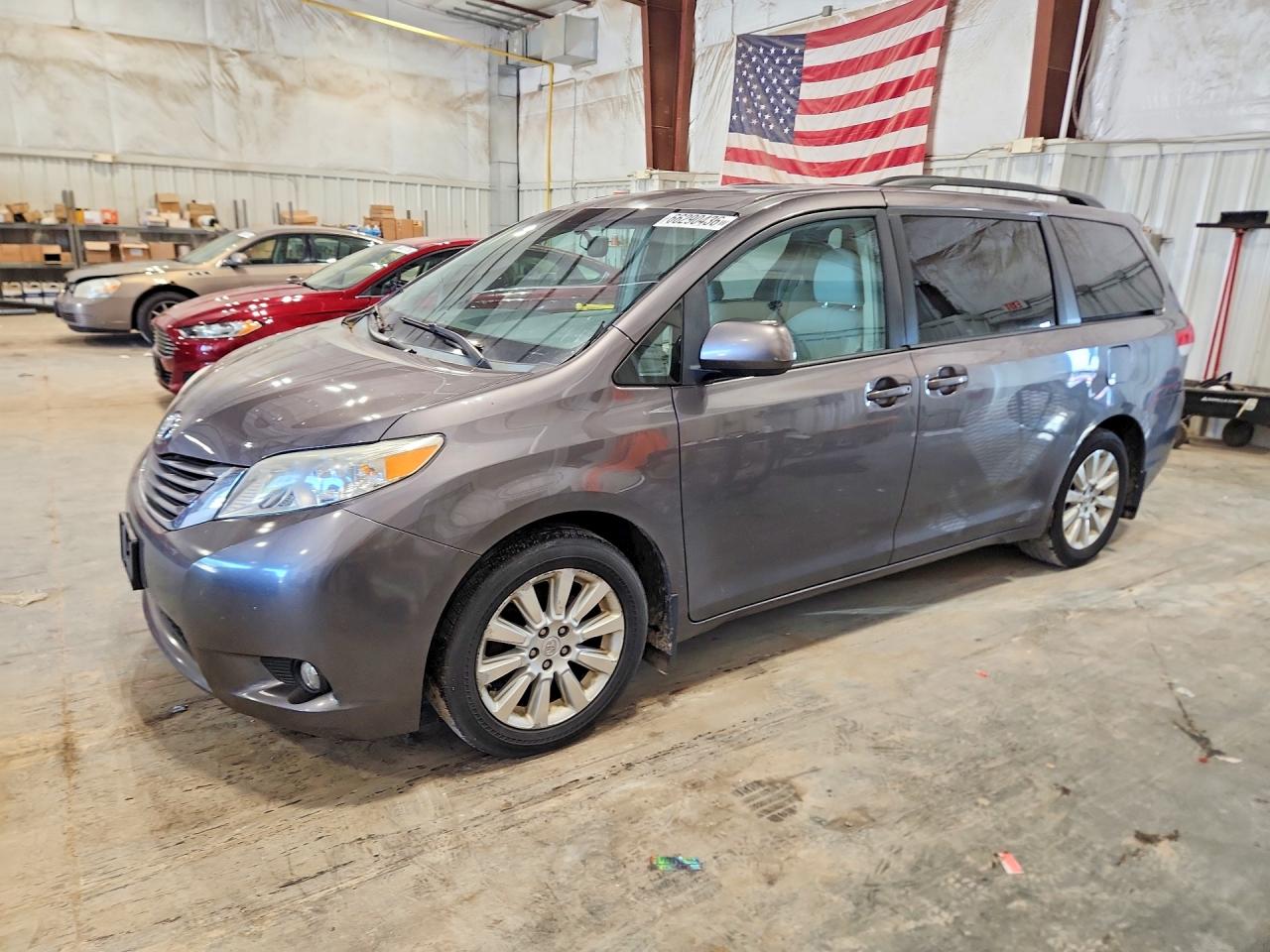 2013 Toyota Sienna Xle 7-passenger Gray vin: 5TDDK3DC2DS049995