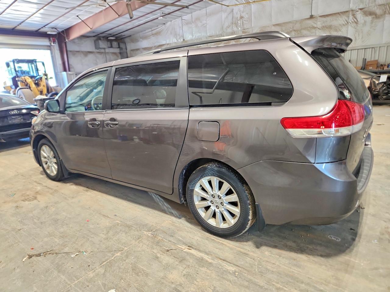 2013 Toyota Sienna Xle 7-passenger Gray vin: 5TDDK3DC2DS049995