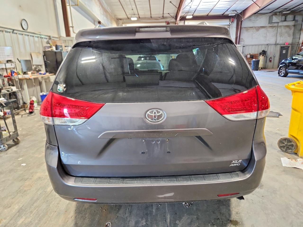2013 Toyota Sienna Xle 7-passenger Gray vin: 5TDDK3DC2DS049995