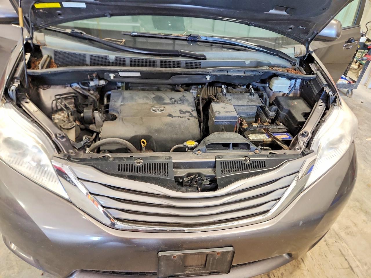 2013 Toyota Sienna Xle 7-passenger Gray vin: 5TDDK3DC2DS049995