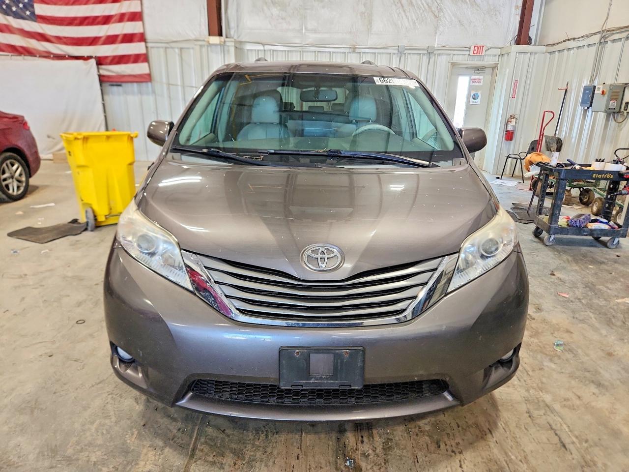 2013 Toyota Sienna Xle 7-passenger Gray vin: 5TDDK3DC2DS049995