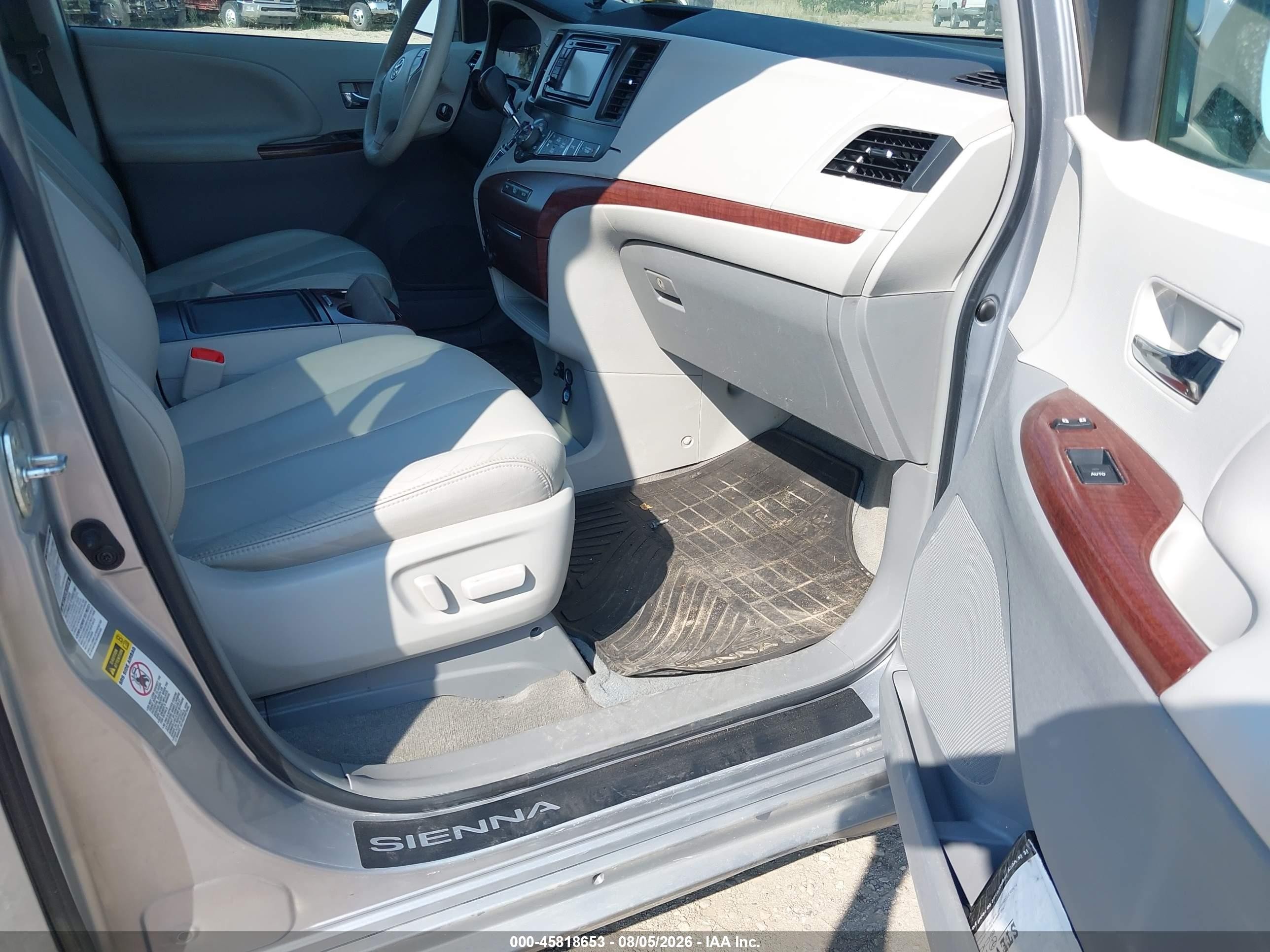 2013 Toyota Sienna Xle 7 Passenger Silver vin: 5TDDK3DC2DS056820