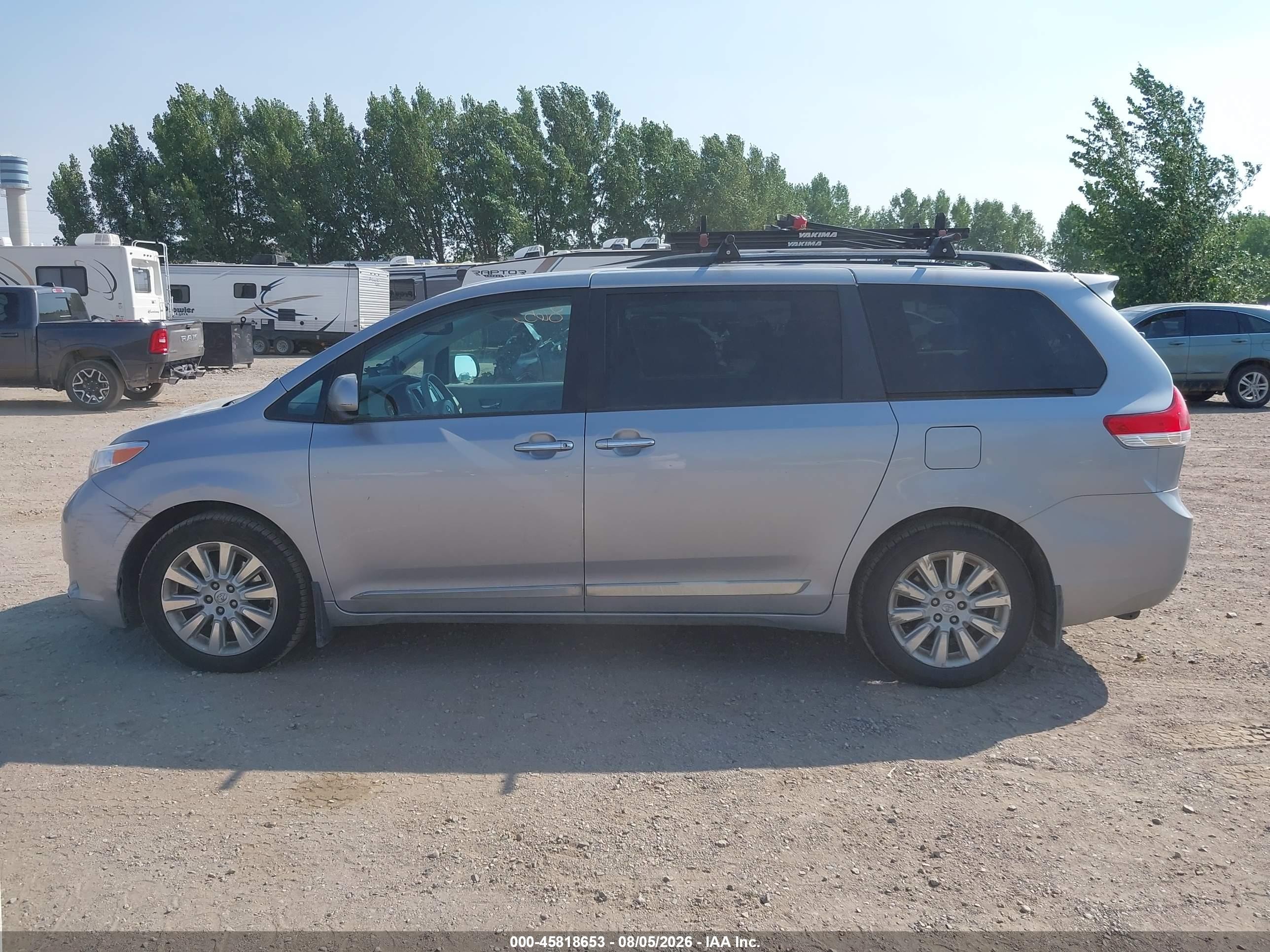 2013 Toyota Sienna Xle 7 Passenger Silver vin: 5TDDK3DC2DS056820