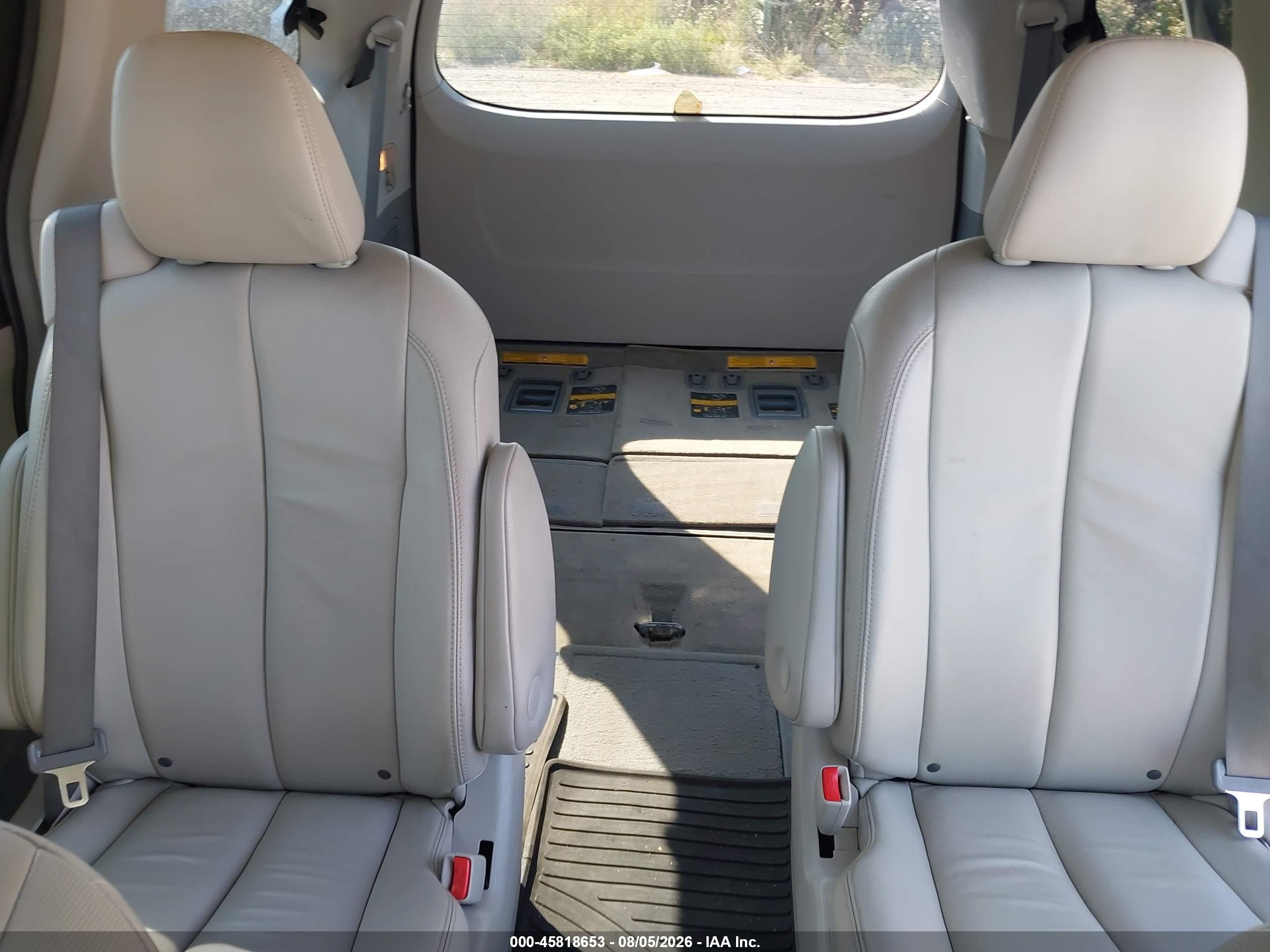2013 Toyota Sienna Xle 7 Passenger Silver vin: 5TDDK3DC2DS056820