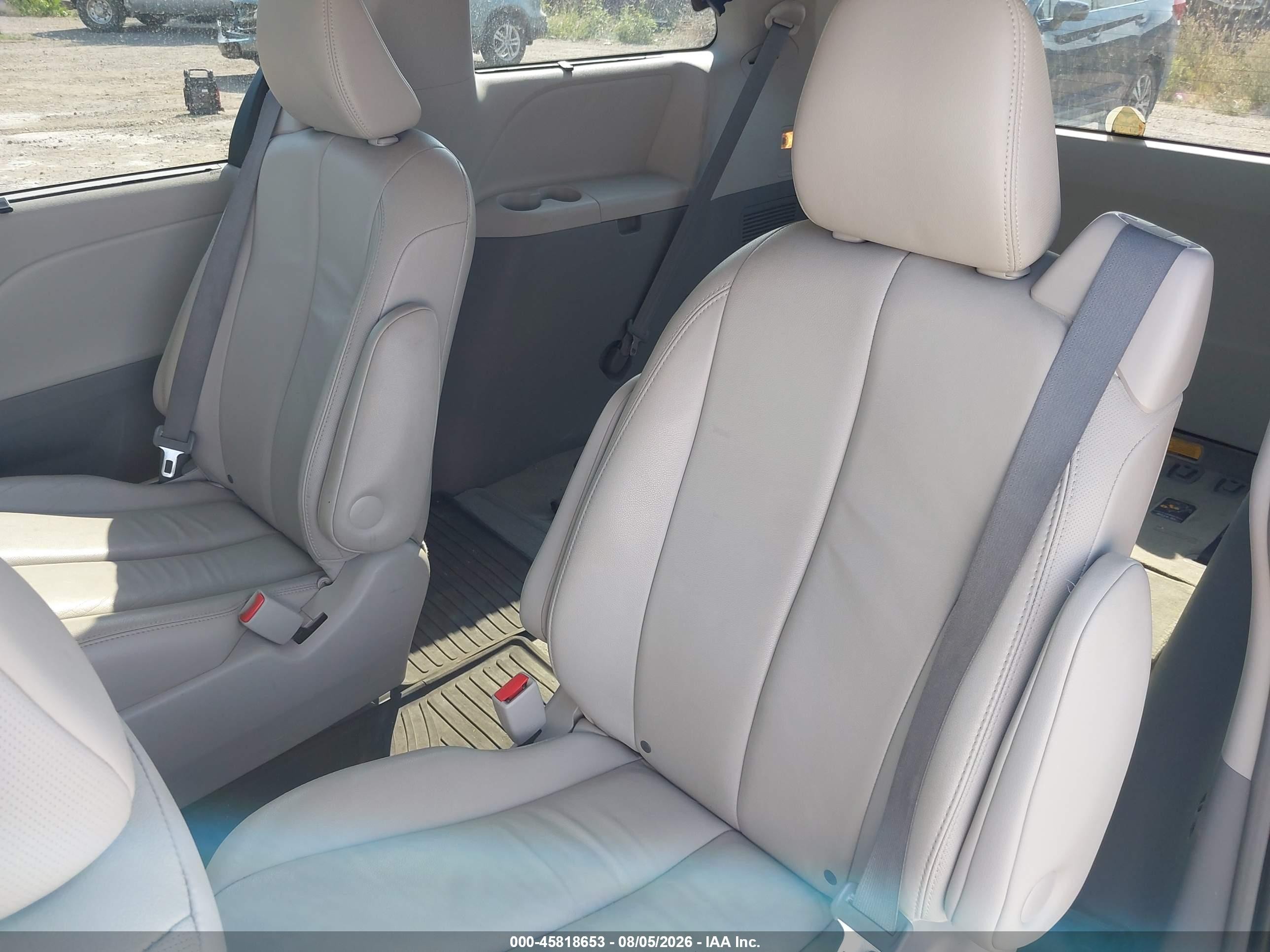 2013 Toyota Sienna Xle 7 Passenger Silver vin: 5TDDK3DC2DS056820