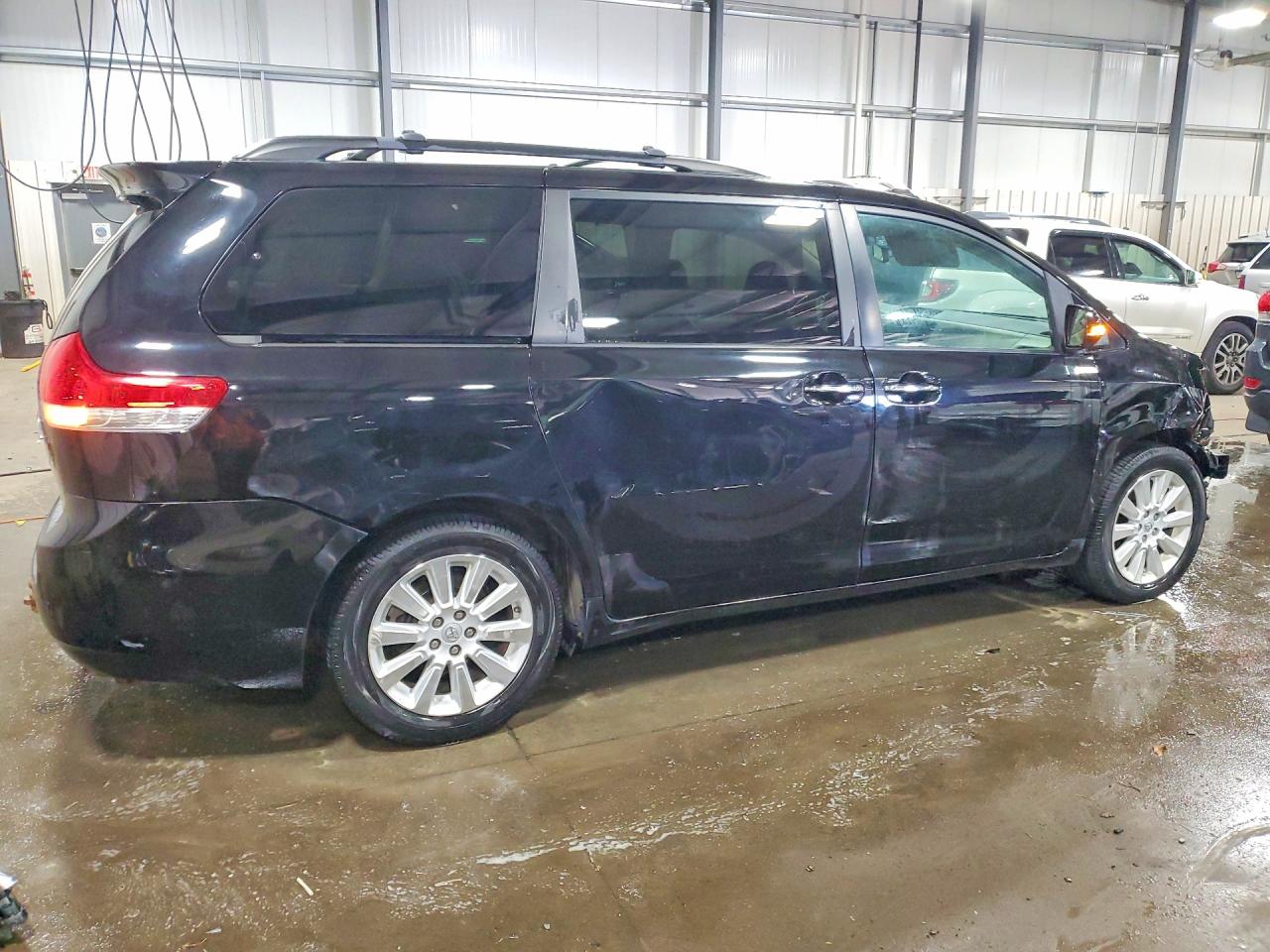 2013 Toyota Sienna Limited 7-passenger Черный vin: 5TDDK3DC2DS057871
