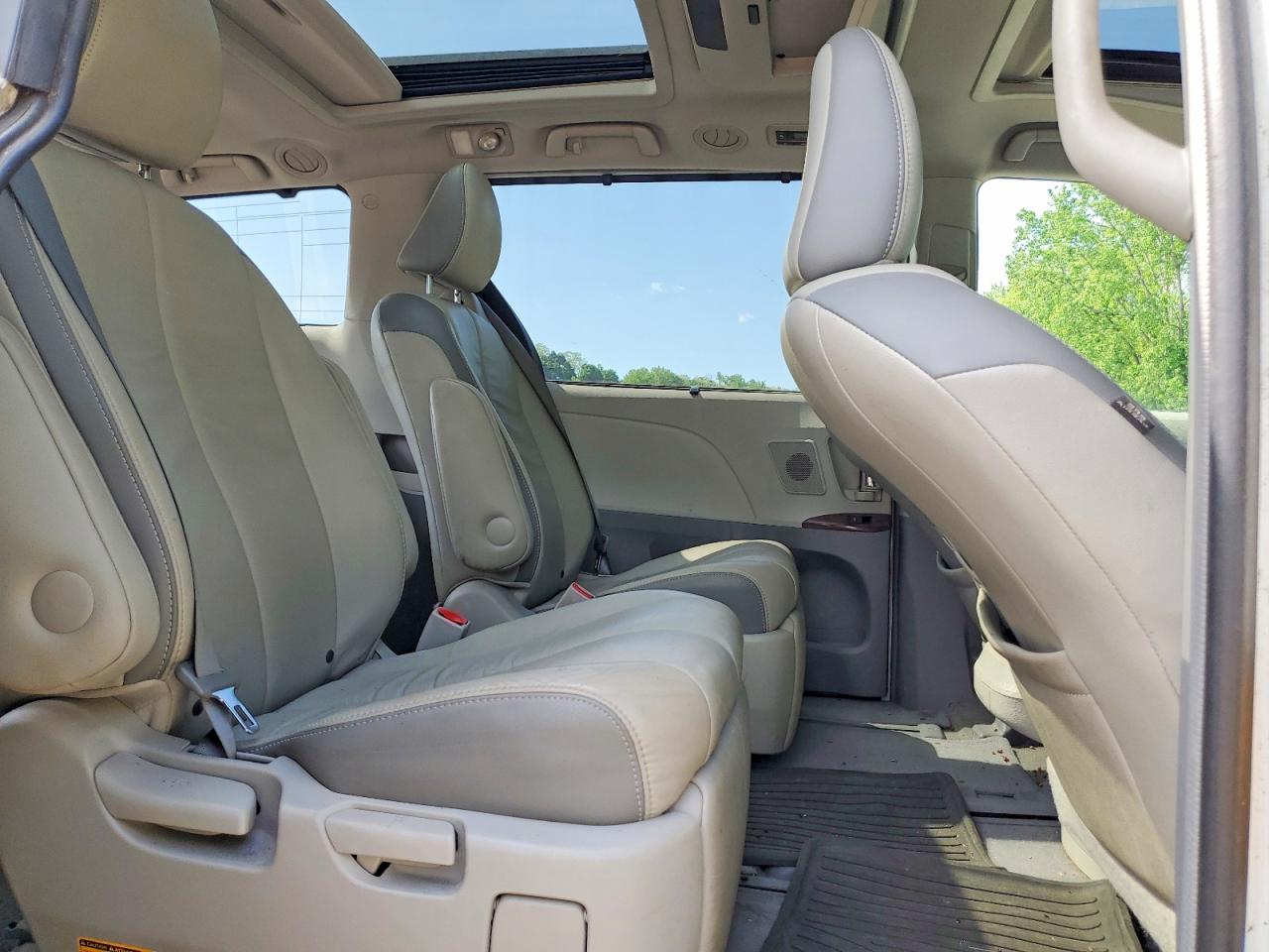 2013 Toyota Sienna Limited 7-passenger White vin: 5TDDK3DC2DS058728