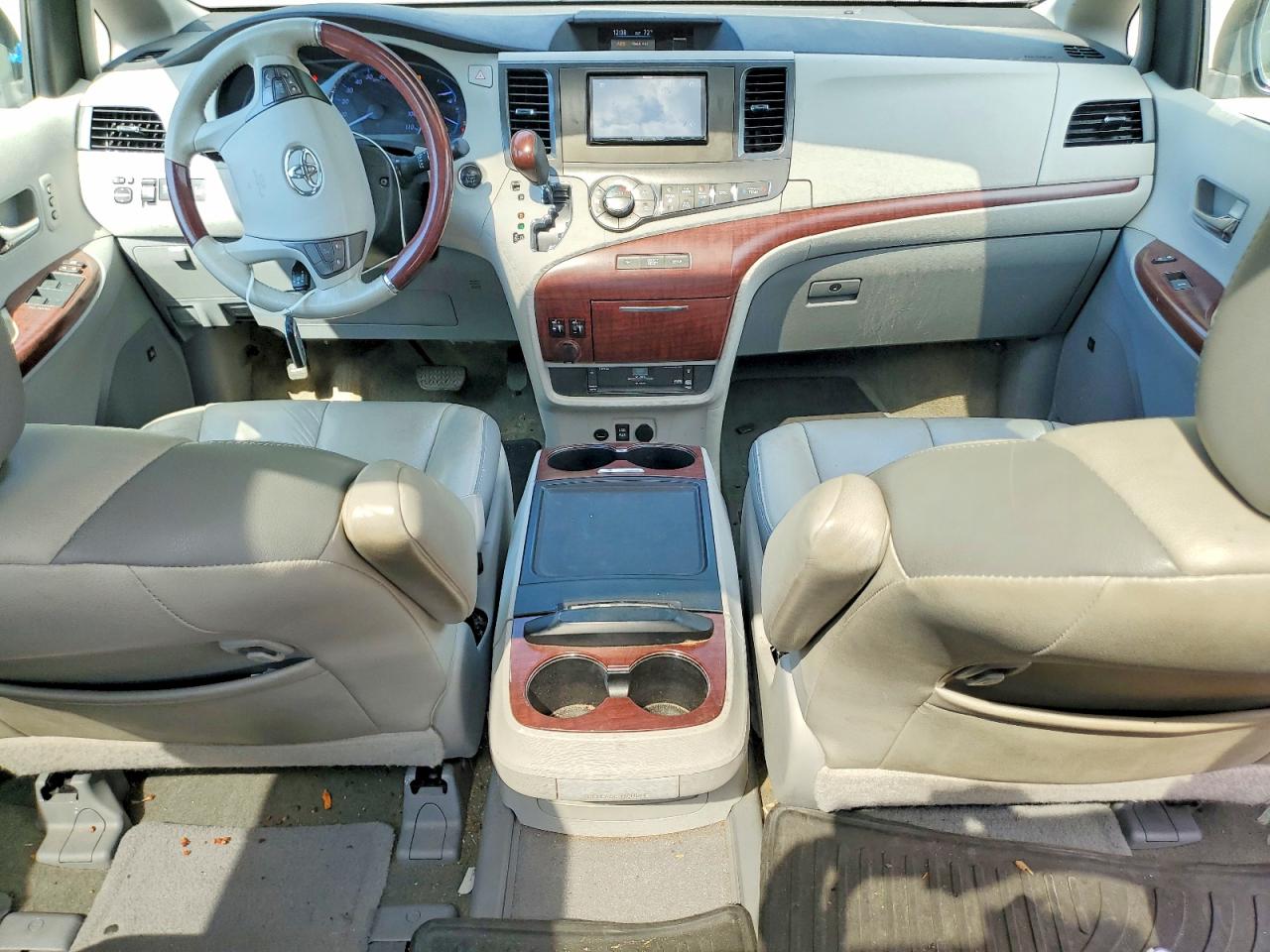 2013 Toyota Sienna Limited 7-passenger White vin: 5TDDK3DC2DS058728