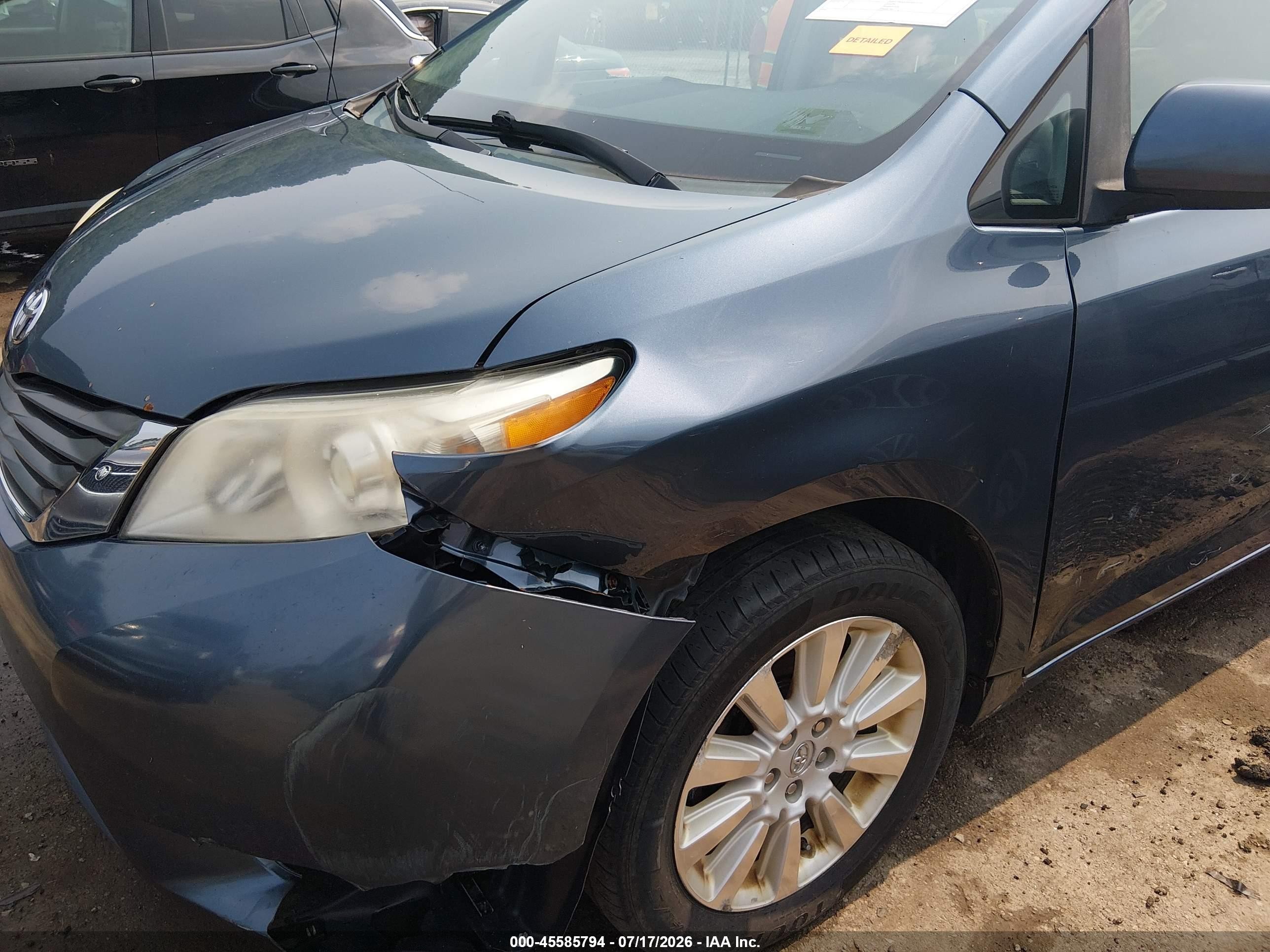 2013 Toyota Sienna Xle 7 Passenger Light Blue vin: 5TDDK3DC2DS063217