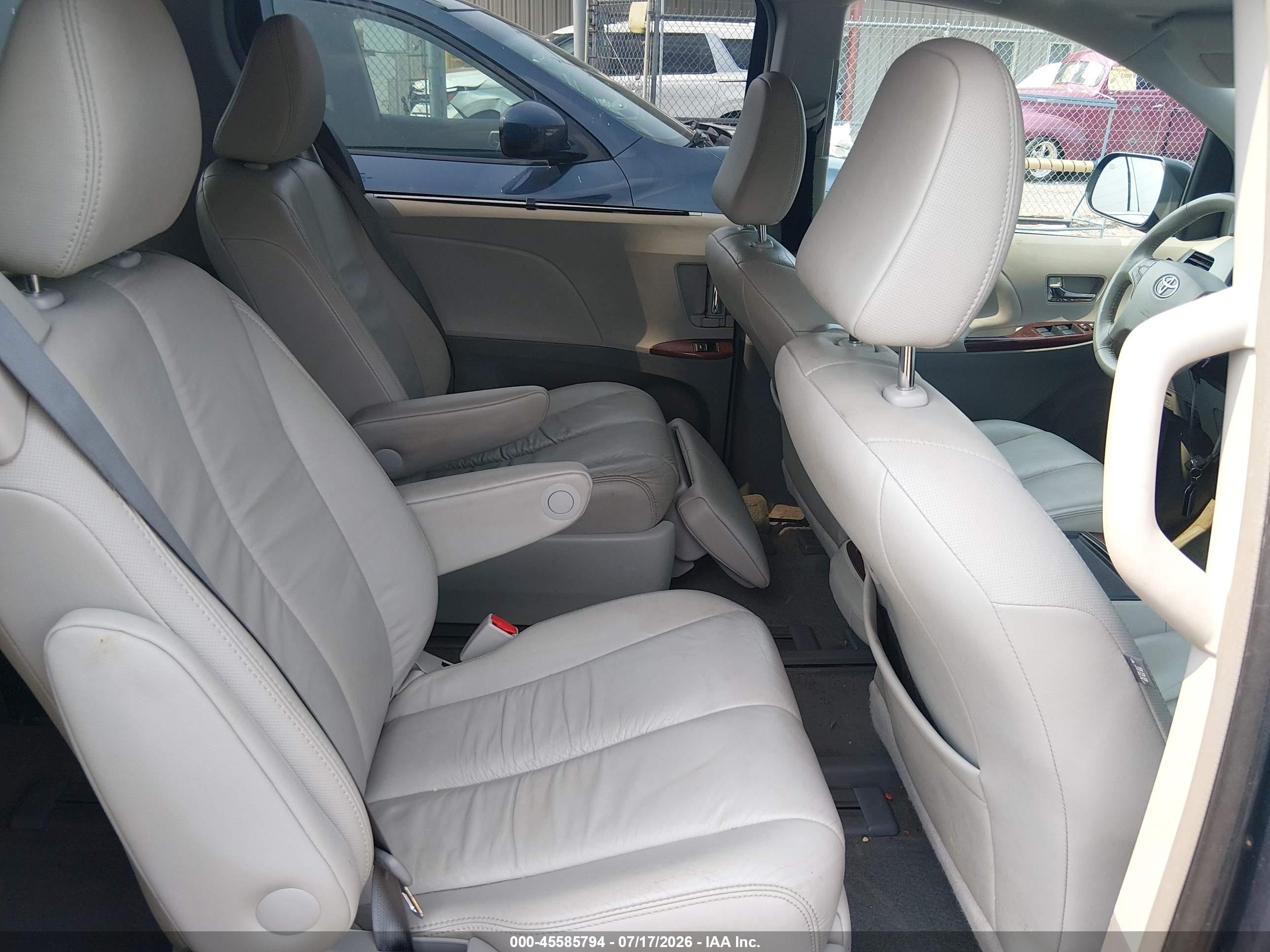 2013 Toyota Sienna Xle 7 Passenger Light Blue vin: 5TDDK3DC2DS063217
