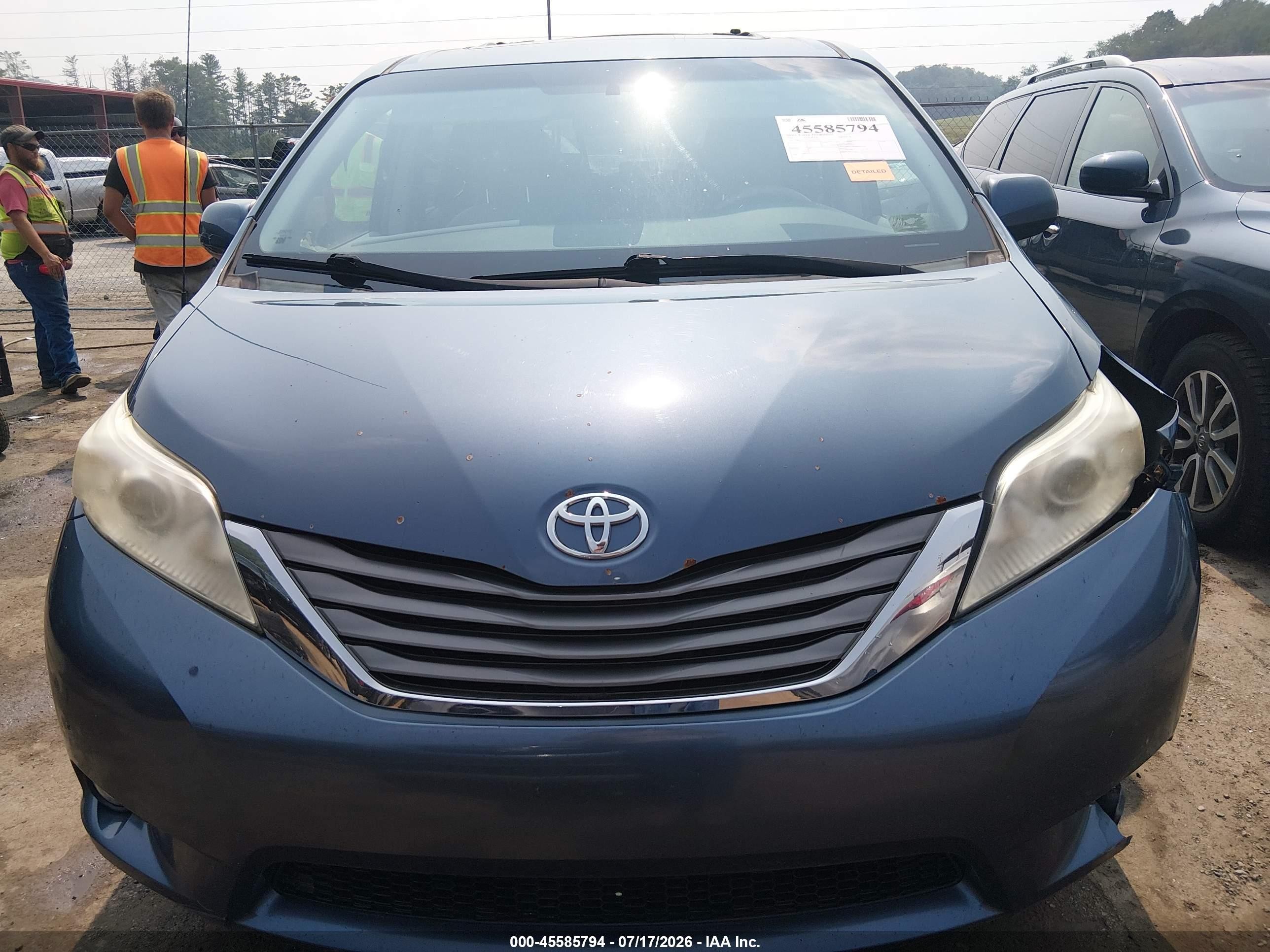 2013 Toyota Sienna Xle 7 Passenger Light Blue vin: 5TDDK3DC2DS063217