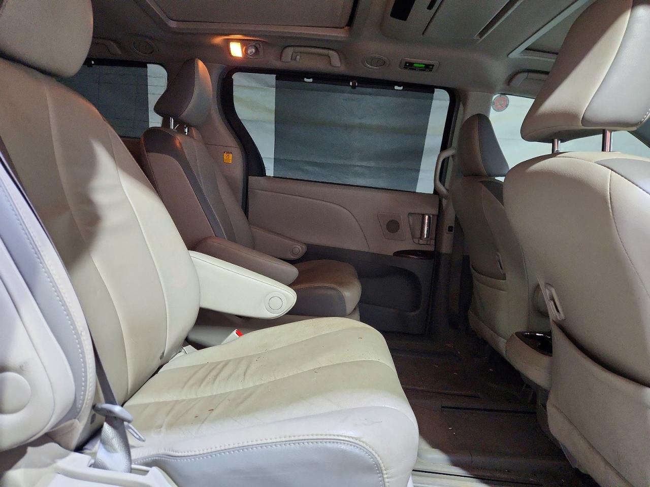 2013 Toyota Sienna Limited 7-passenger Silver vin: 5TDDK3DC2DS064934