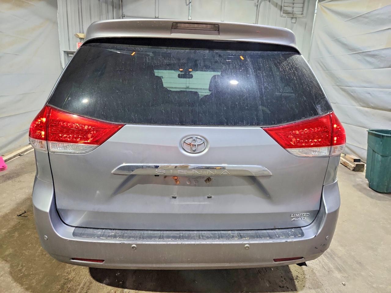 2013 Toyota Sienna Limited 7-passenger Silver vin: 5TDDK3DC2DS064934
