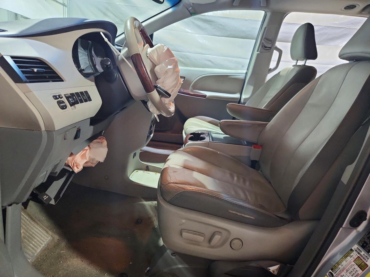2013 Toyota Sienna Limited 7-passenger Silver vin: 5TDDK3DC2DS064934
