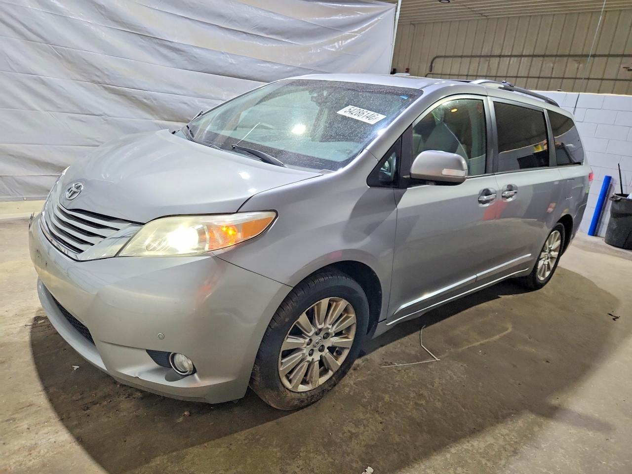 2013 Toyota Sienna Limited 7-passenger Silver vin: 5TDDK3DC2DS064934