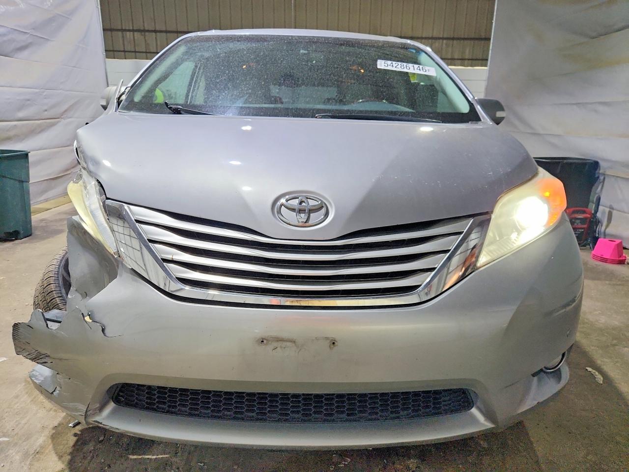 2013 Toyota Sienna Limited 7-passenger Silver vin: 5TDDK3DC2DS064934
