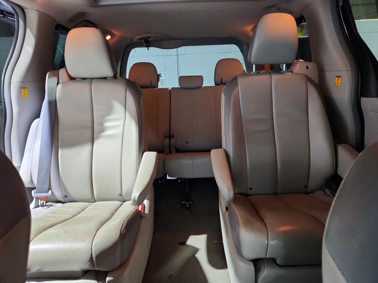 2013 Toyota Sienna Limited 7-passenger Silver vin: 5TDDK3DC2DS064934