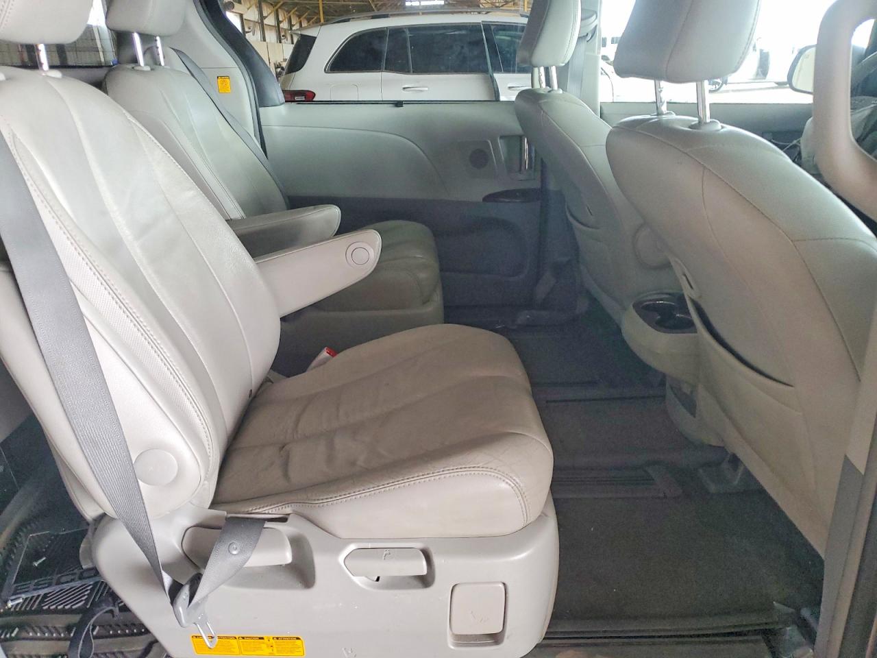 2013 Toyota Sienna Xle 7-passenger Gray vin: 5TDDK3DC2DS067350