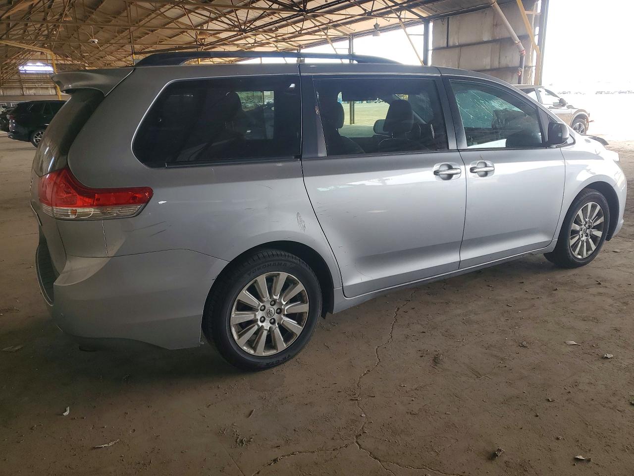 2013 Toyota Sienna Xle 7-passenger Gray vin: 5TDDK3DC2DS067350