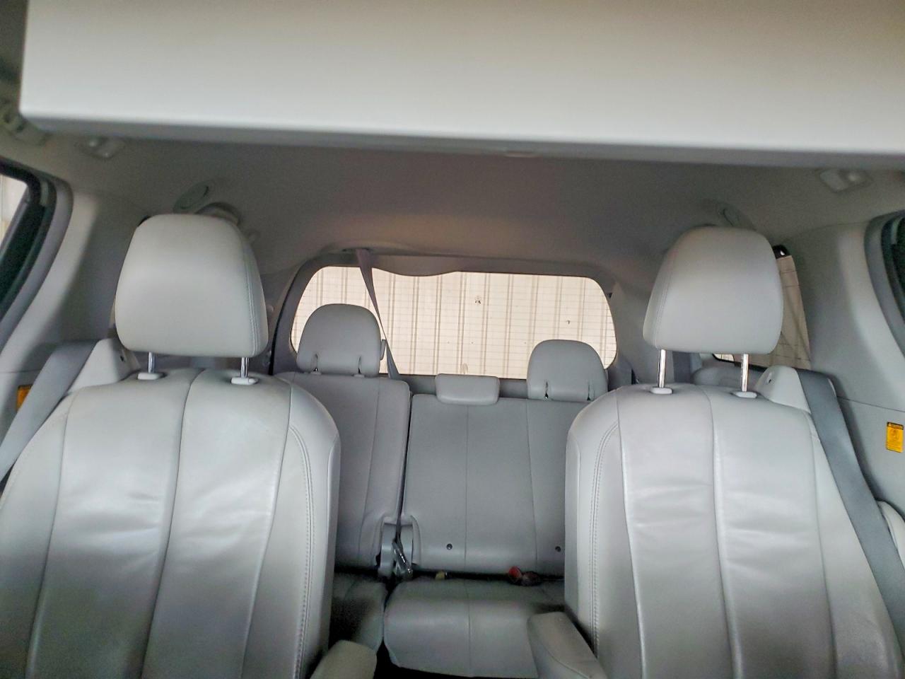 2013 Toyota Sienna Xle 7-passenger Gray vin: 5TDDK3DC2DS067350