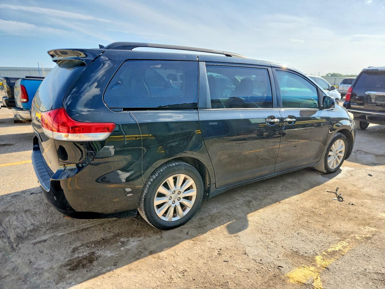 2014 Toyota Sienna Xle 7-passenger Black vin: 5TDDK3DC2ES076244