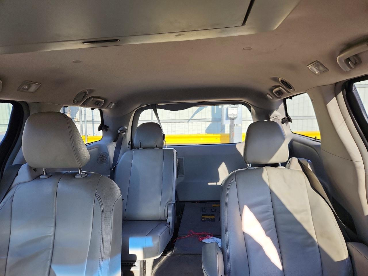 2014 Toyota Sienna Xle 7-passenger Black vin: 5TDDK3DC2ES076244