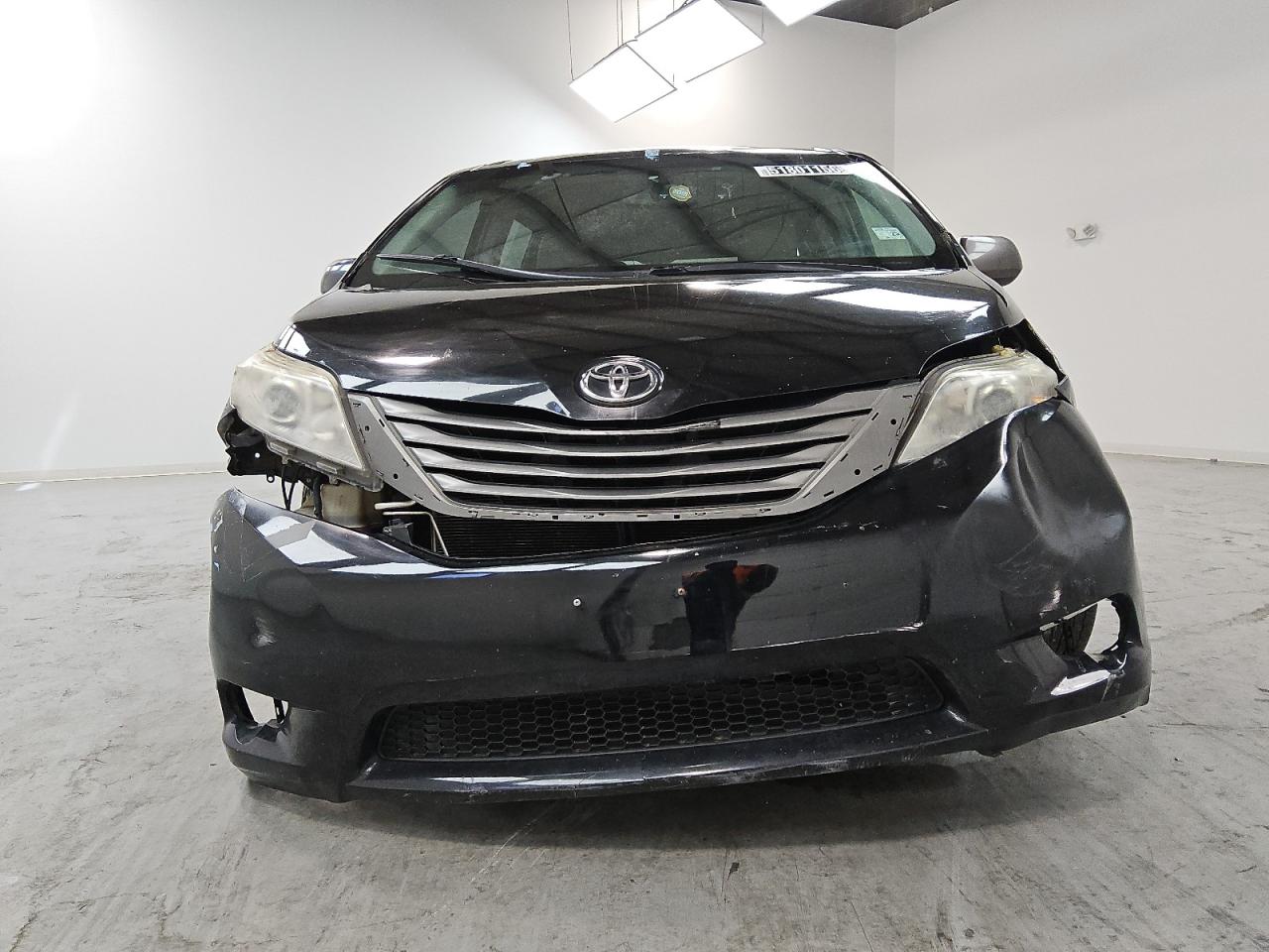 2014 Toyota Sienna Xle 7-passenger Black vin: 5TDDK3DC2ES086935 Damage: Grille, Broken, Replacement Required