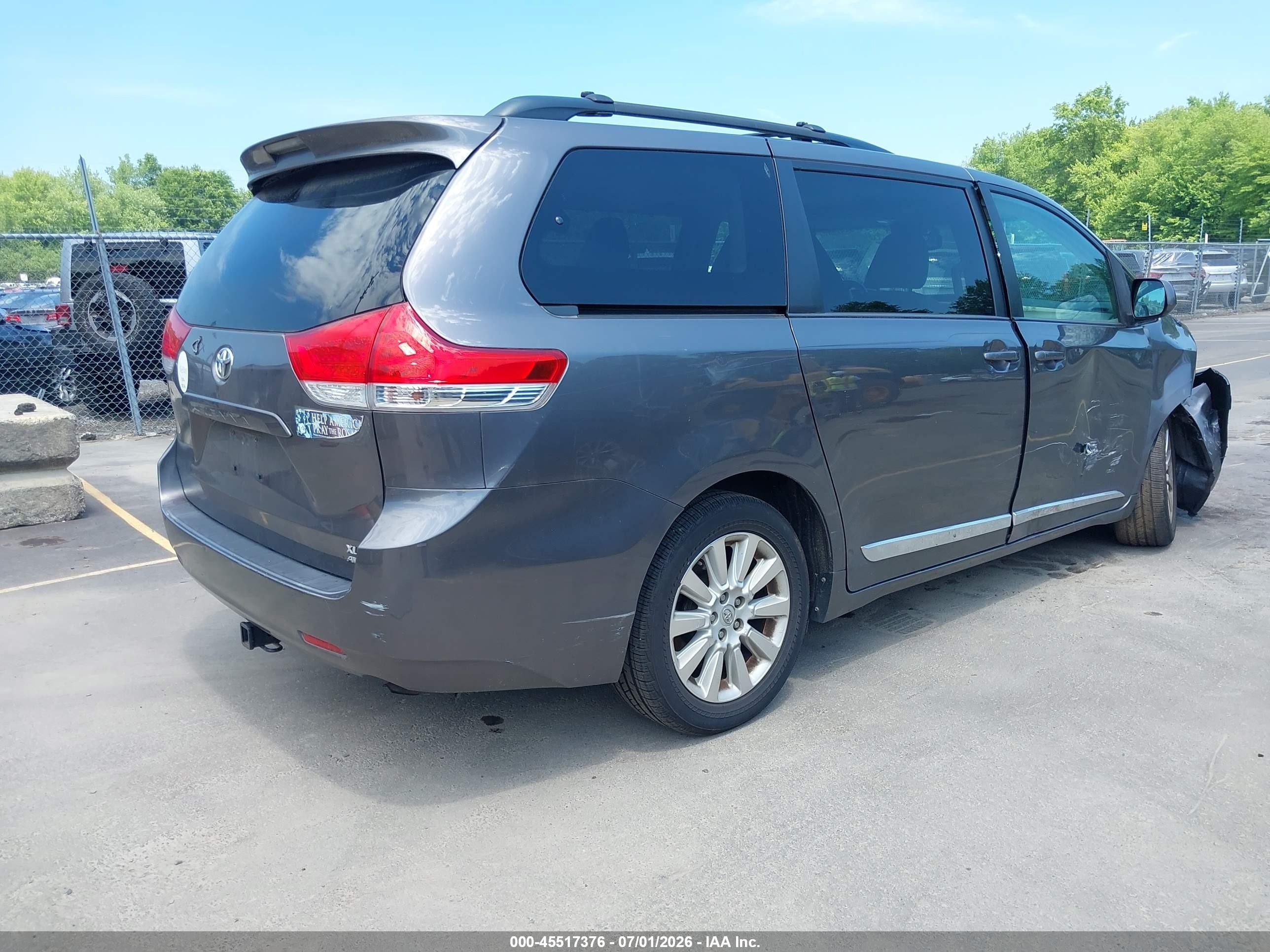 2014 Toyota Sienna Xle 7 Passenger Gray vin: 5TDDK3DC2ES089768