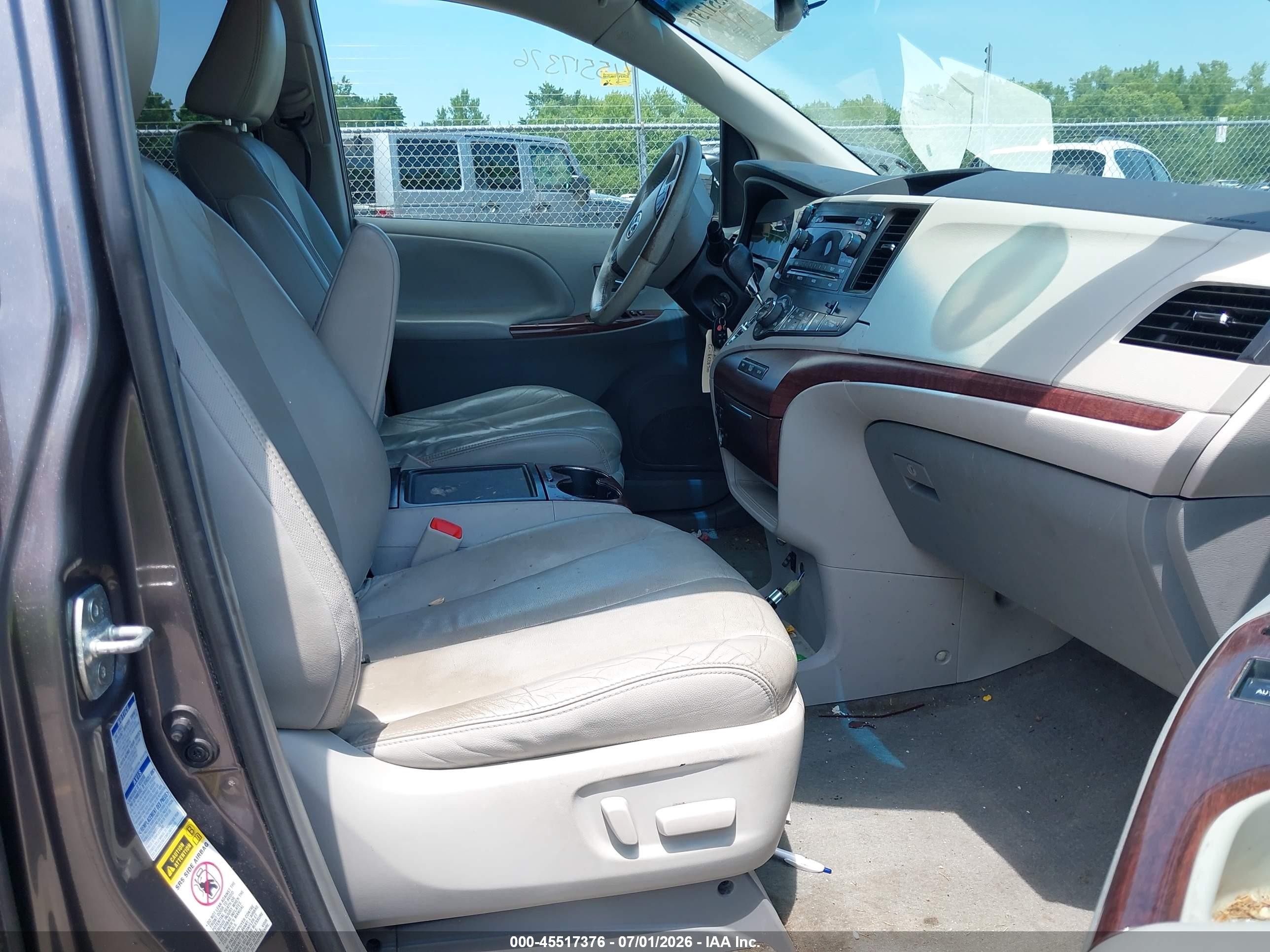 2014 Toyota Sienna Xle 7 Passenger Gray vin: 5TDDK3DC2ES089768