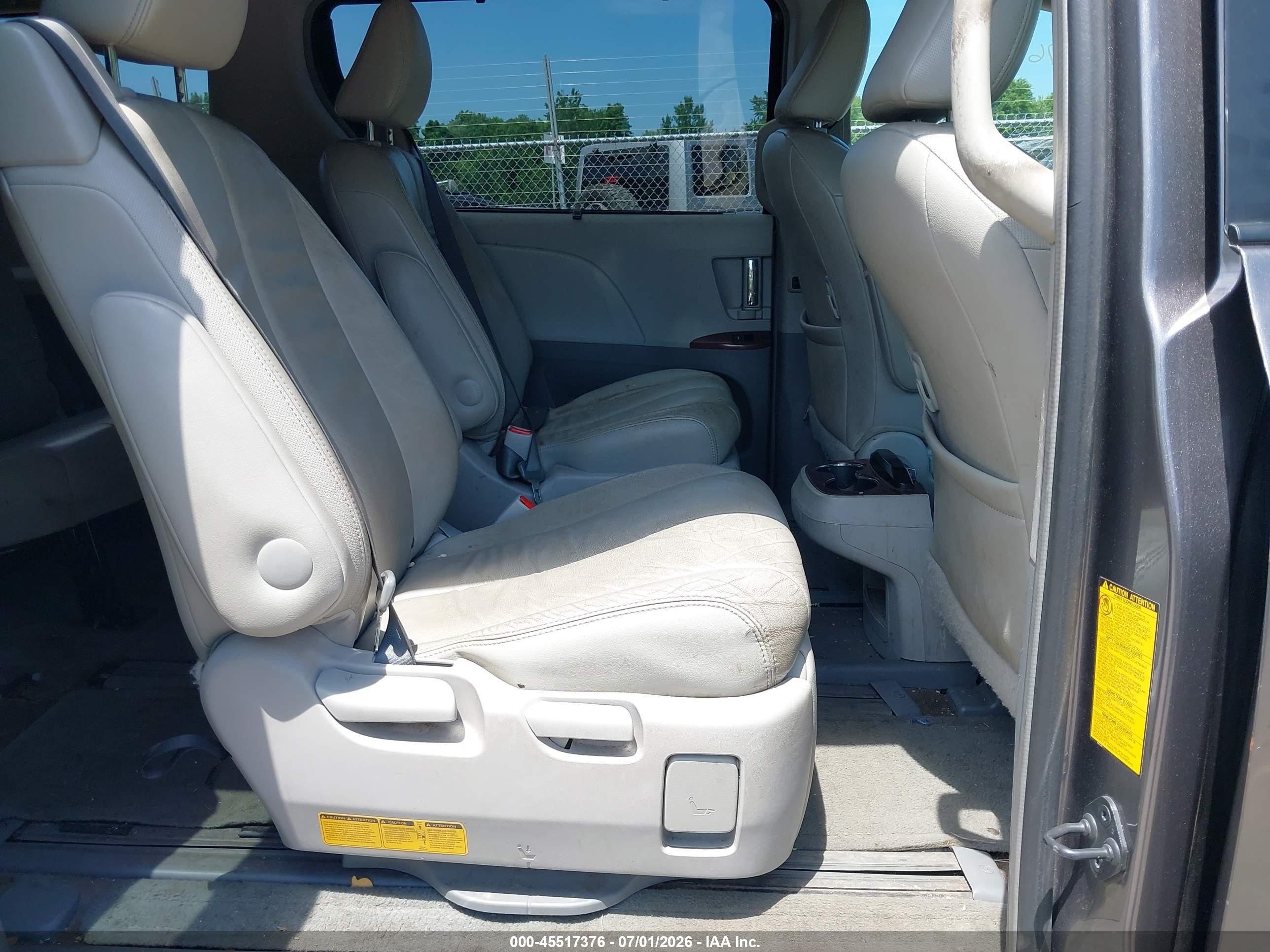 2014 Toyota Sienna Xle 7 Passenger Gray vin: 5TDDK3DC2ES089768