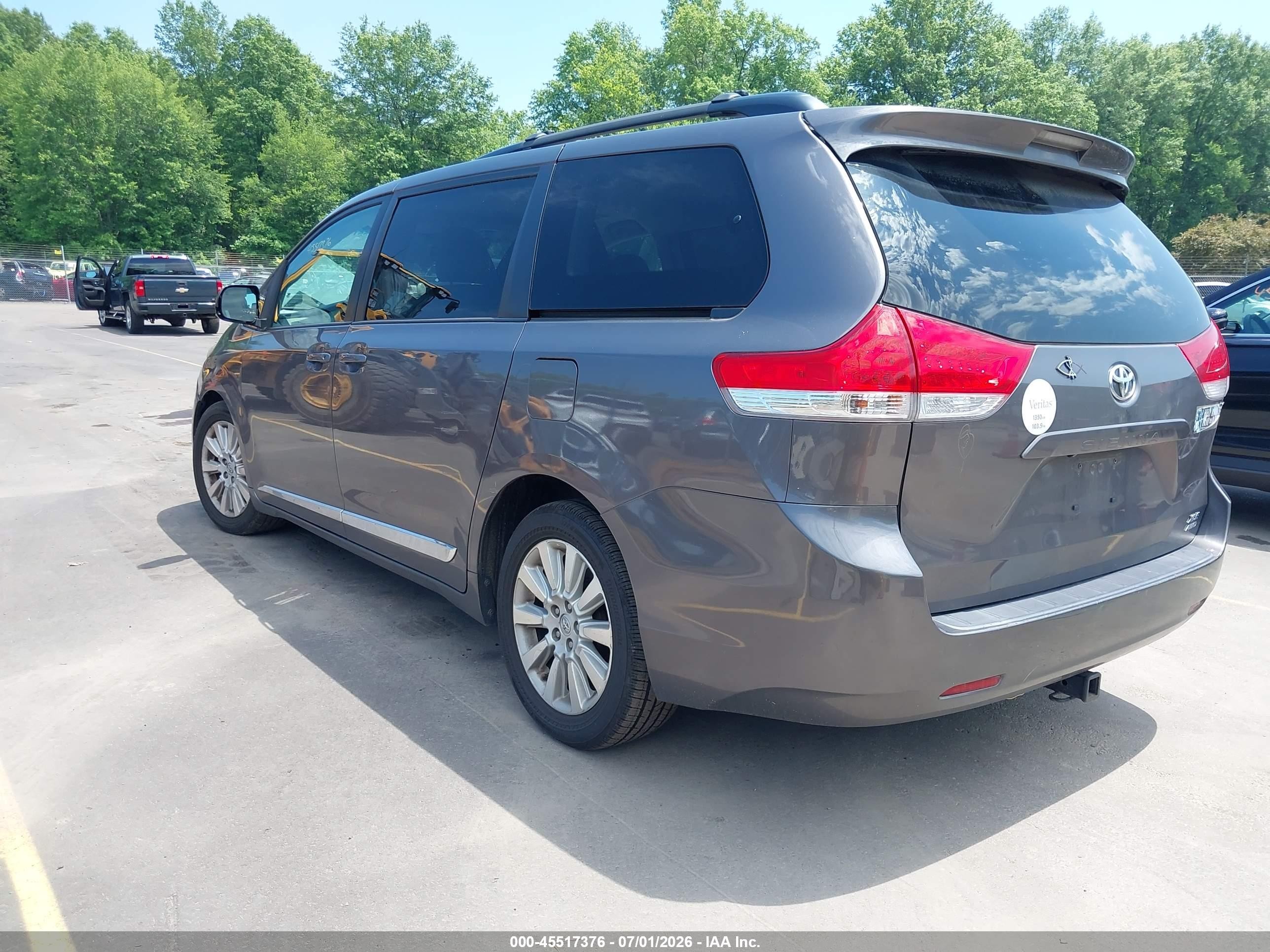 2014 Toyota Sienna Xle 7 Passenger Gray vin: 5TDDK3DC2ES089768