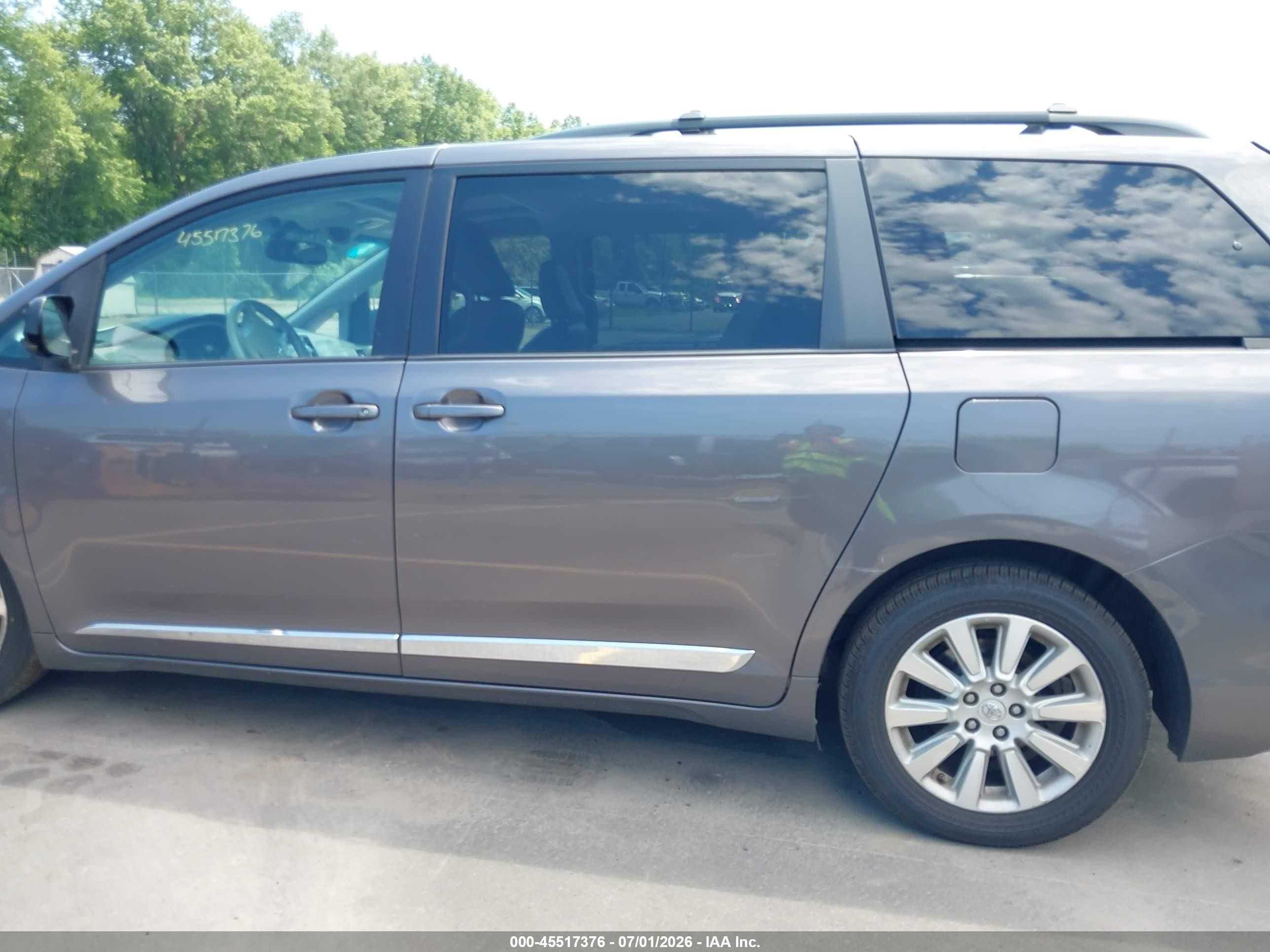 2014 Toyota Sienna Xle 7 Passenger Gray vin: 5TDDK3DC2ES089768