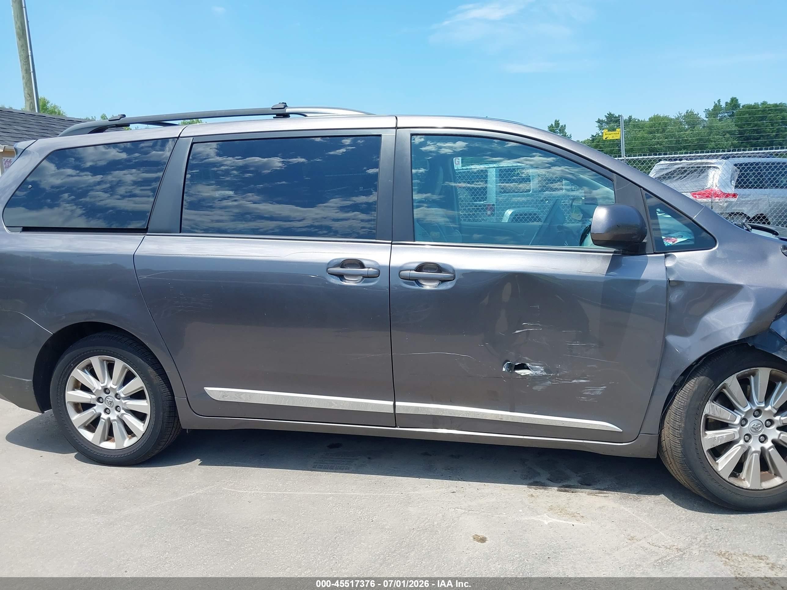 2014 Toyota Sienna Xle 7 Passenger Gray vin: 5TDDK3DC2ES089768