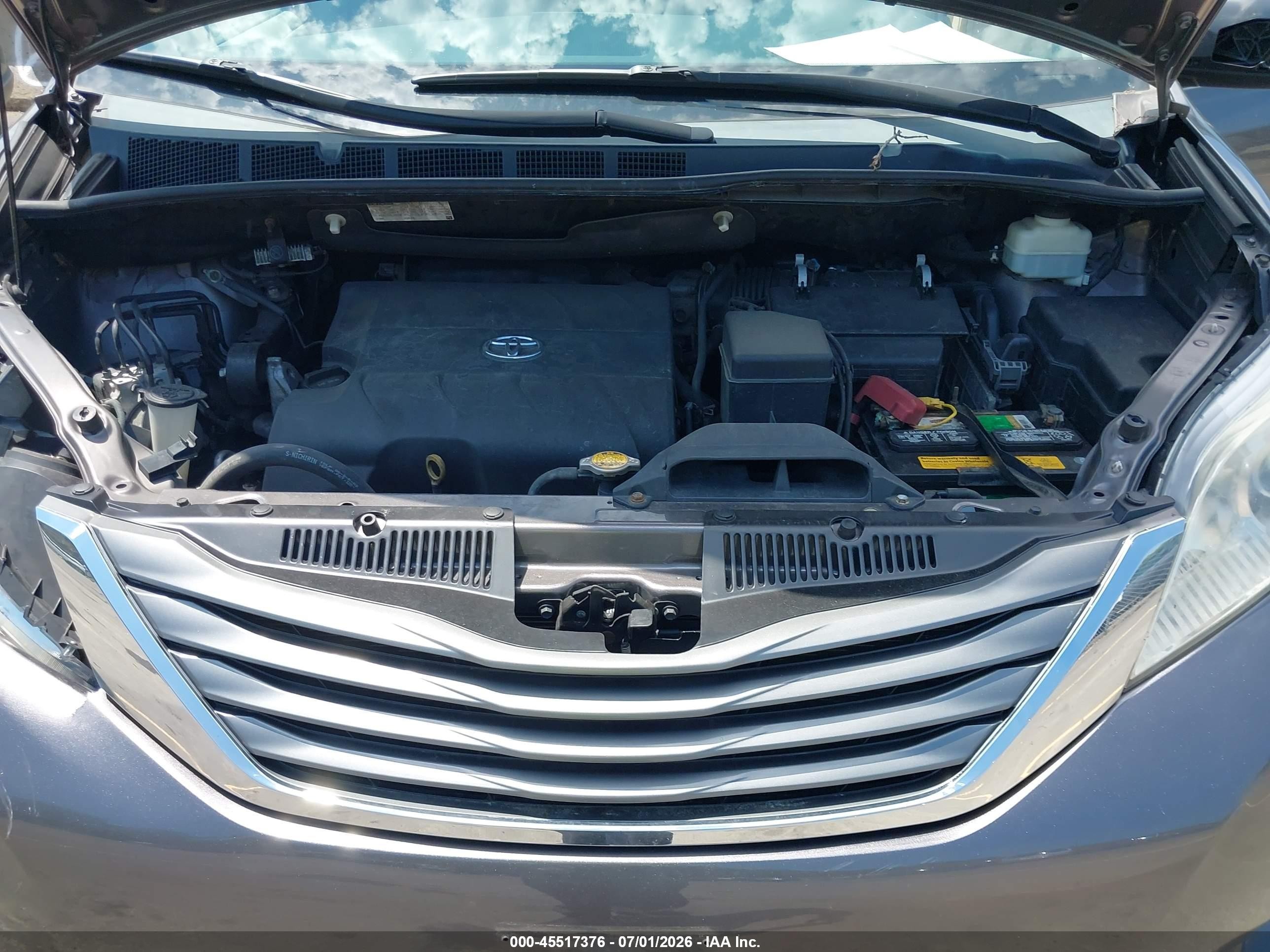 2014 Toyota Sienna Xle 7 Passenger Gray vin: 5TDDK3DC2ES089768