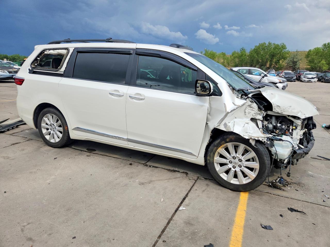 2015 Toyota Sienna Limited 7-passenger White vin: 5TDDK3DC2FS095250