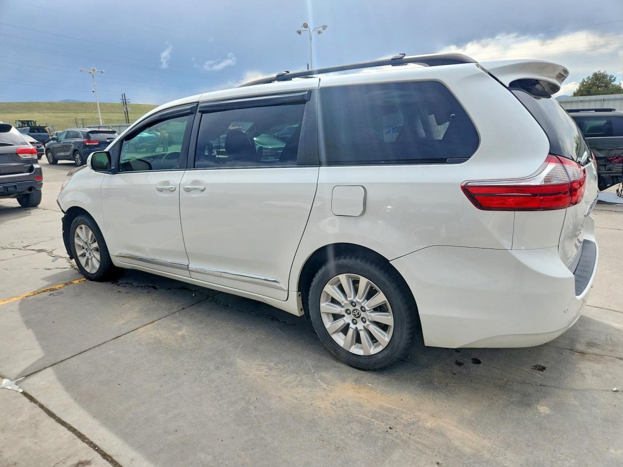 2015 Toyota Sienna Limited 7-passenger White vin: 5TDDK3DC2FS095250