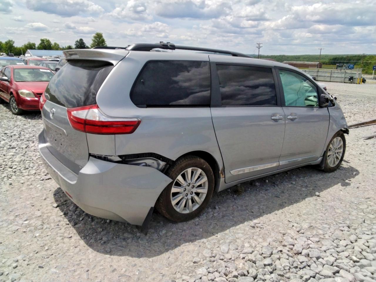 2015 Toyota Sienna Xle 7-passenger Silver vin: 5TDDK3DC2FS097564