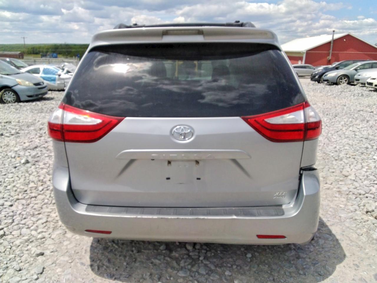 2015 Toyota Sienna Xle 7-passenger Silver vin: 5TDDK3DC2FS097564