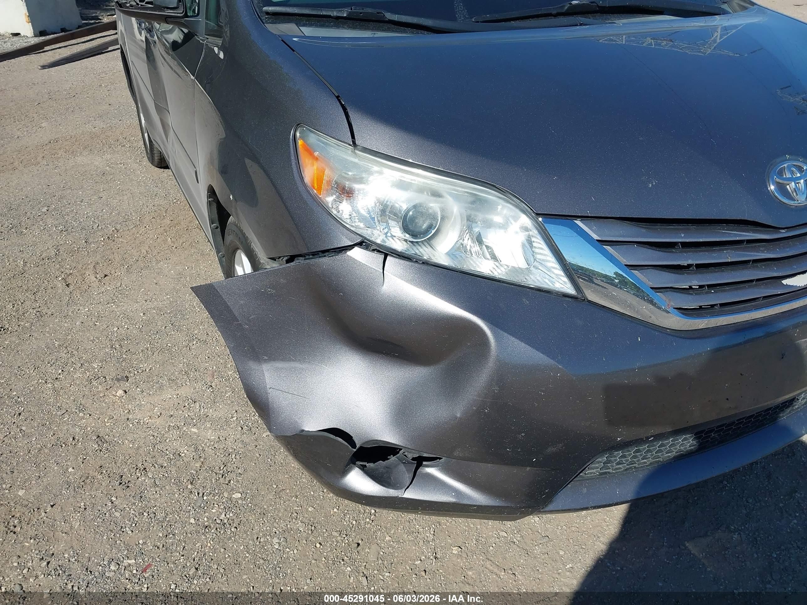 2015 Toyota Sienna Xle Premium 7 Passenger Gray vin: 5TDDK3DC2FS116842