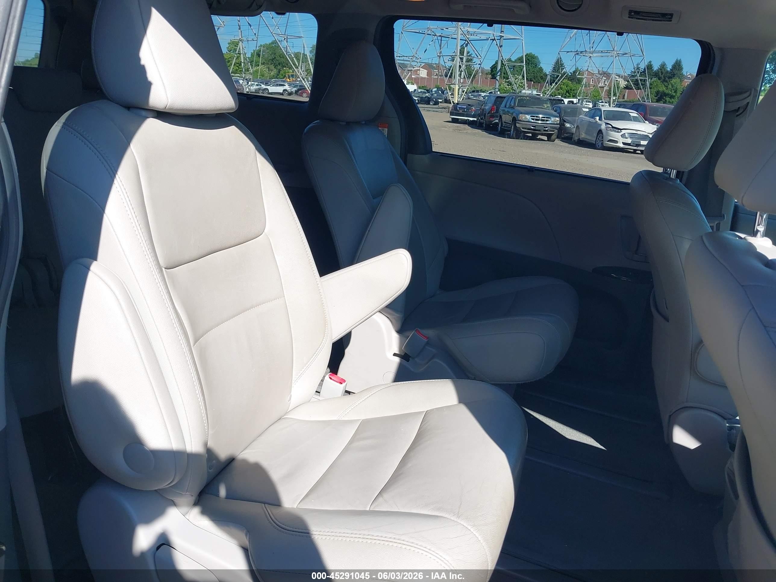 2015 Toyota Sienna Xle Premium 7 Passenger Gray vin: 5TDDK3DC2FS116842