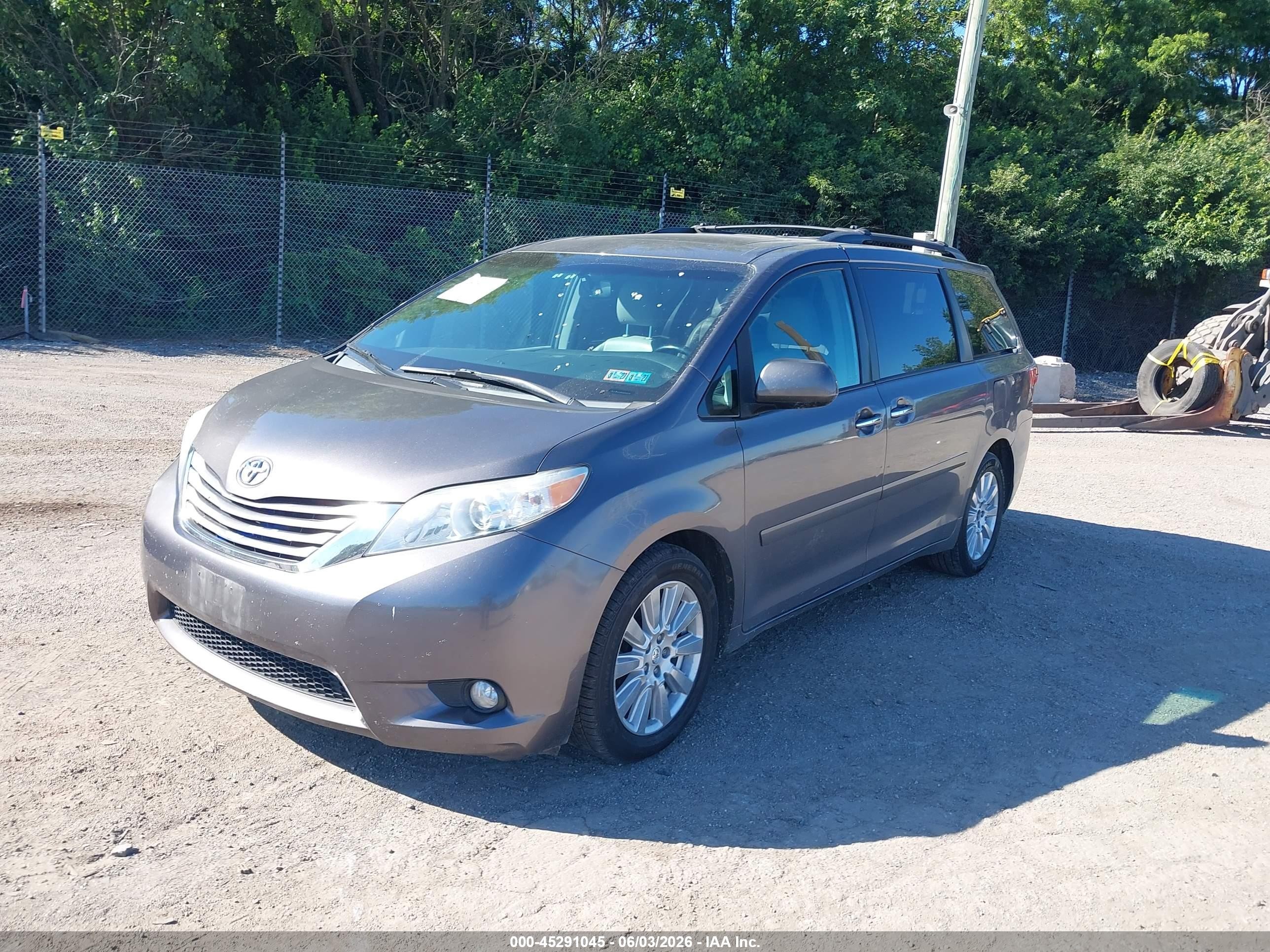 2015 Toyota Sienna Xle Premium 7 Passenger Gray vin: 5TDDK3DC2FS116842