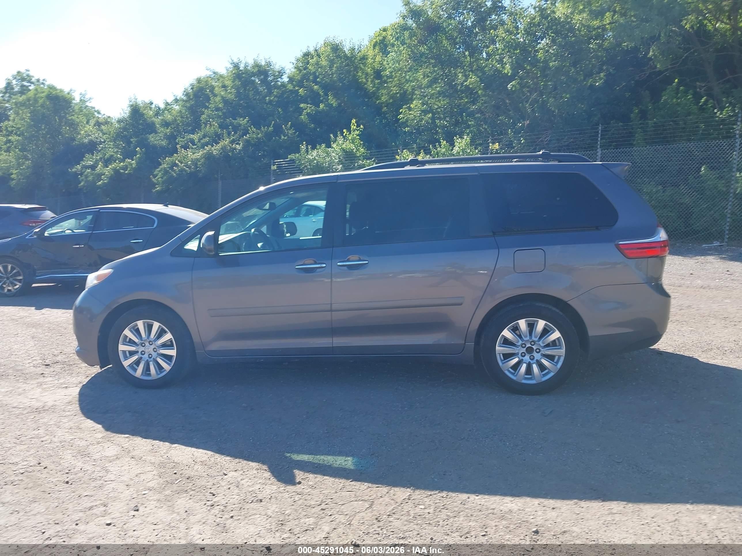 2015 Toyota Sienna Xle Premium 7 Passenger Gray vin: 5TDDK3DC2FS116842
