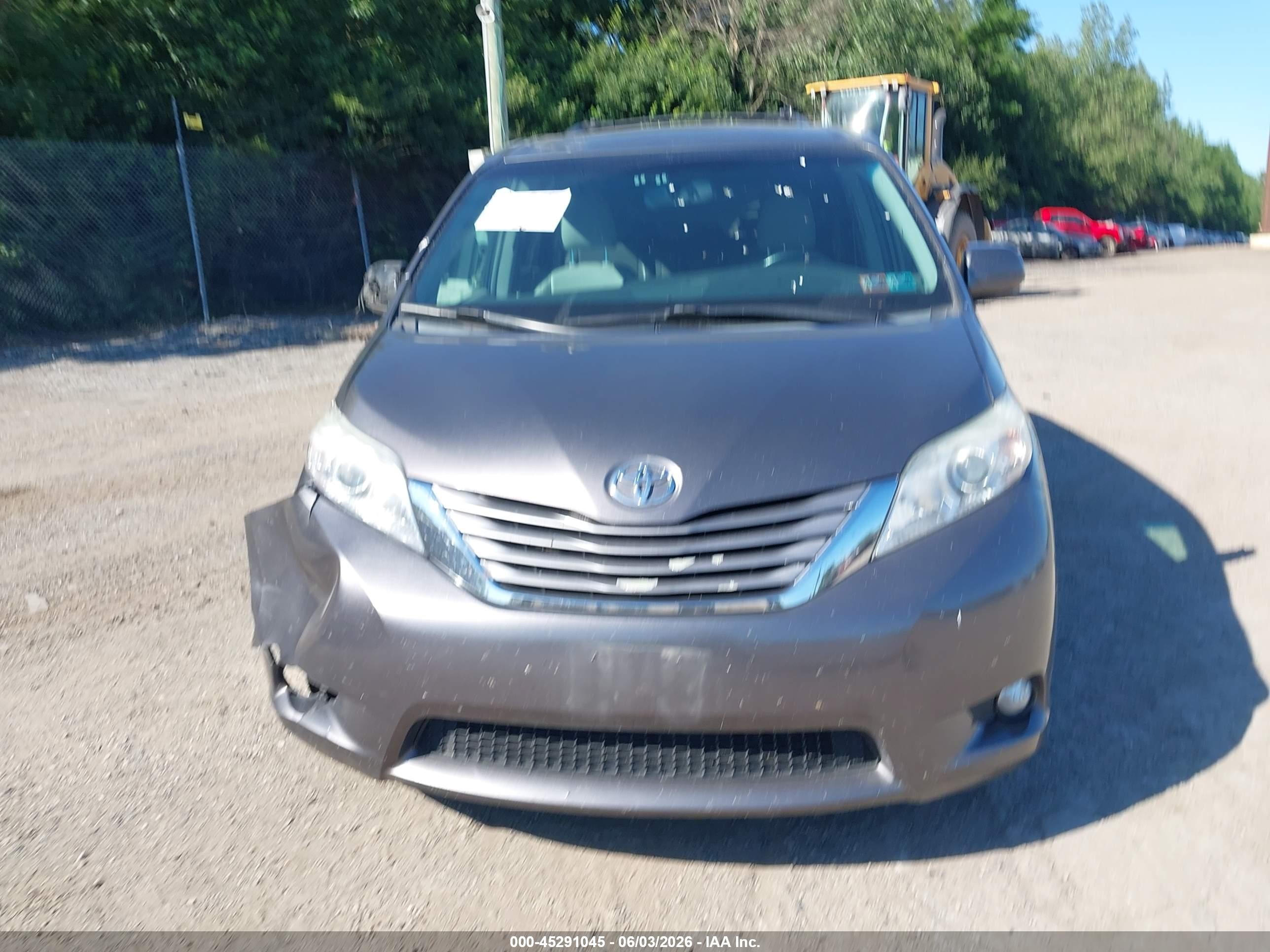2015 Toyota Sienna Xle Premium 7 Passenger Gray vin: 5TDDK3DC2FS116842