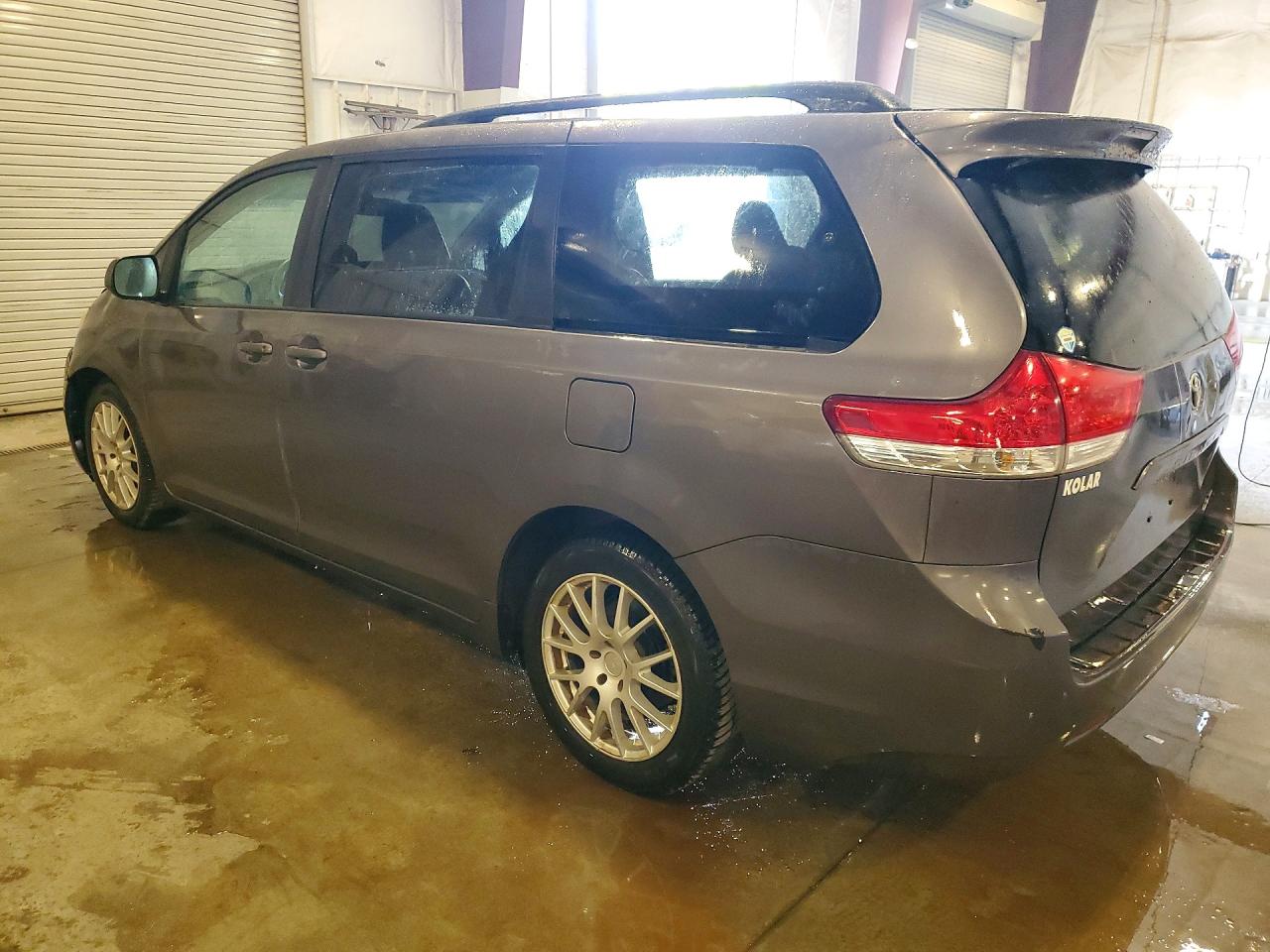 2011 Toyota Sienna Xle 7-passenger Gray vin: 5TDDK3DC3BS014606